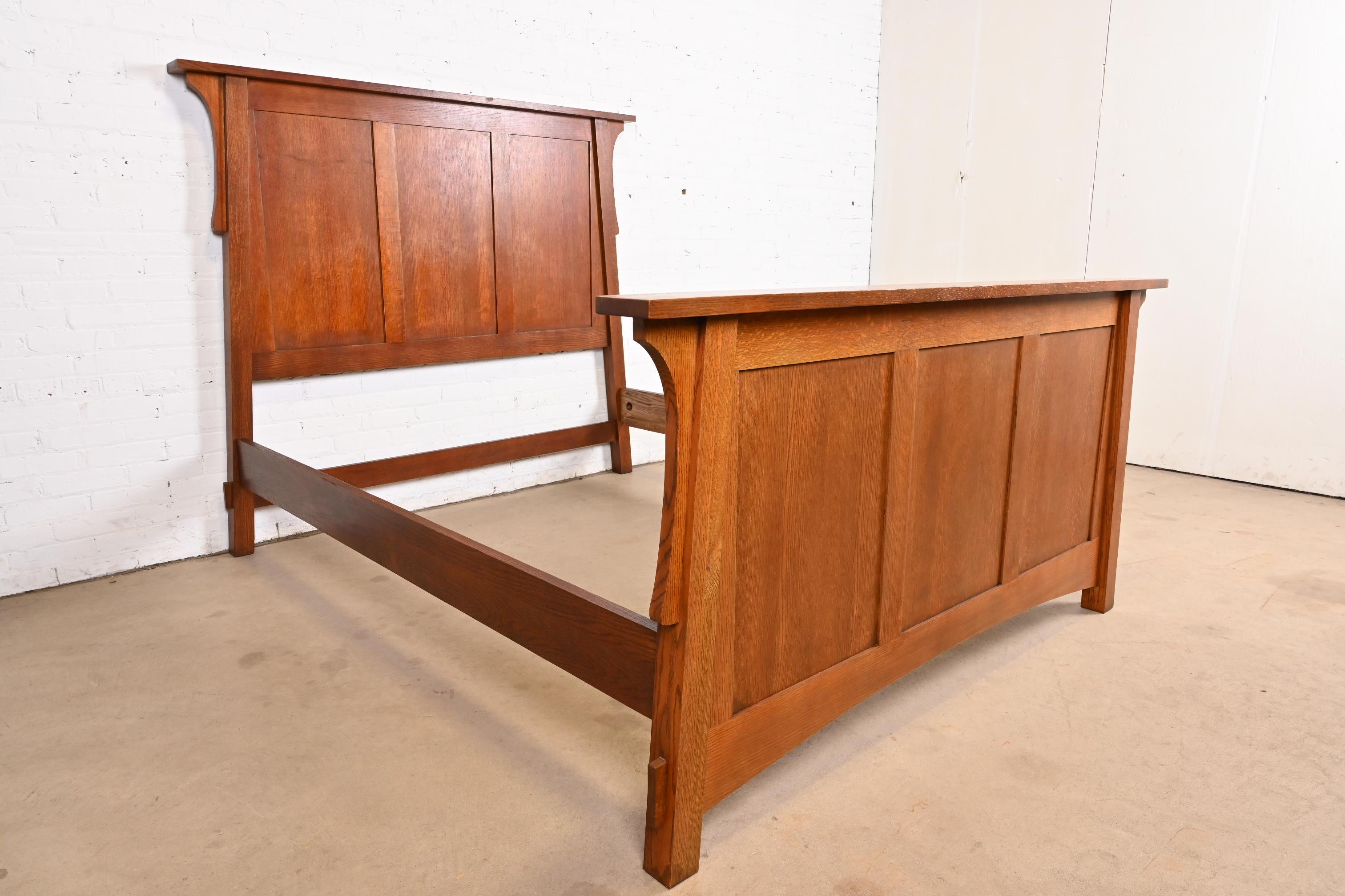 Stickley-Stil Mission Eichenholz Arts & Crafts Queen Size Bett (Arts and Crafts) im Angebot