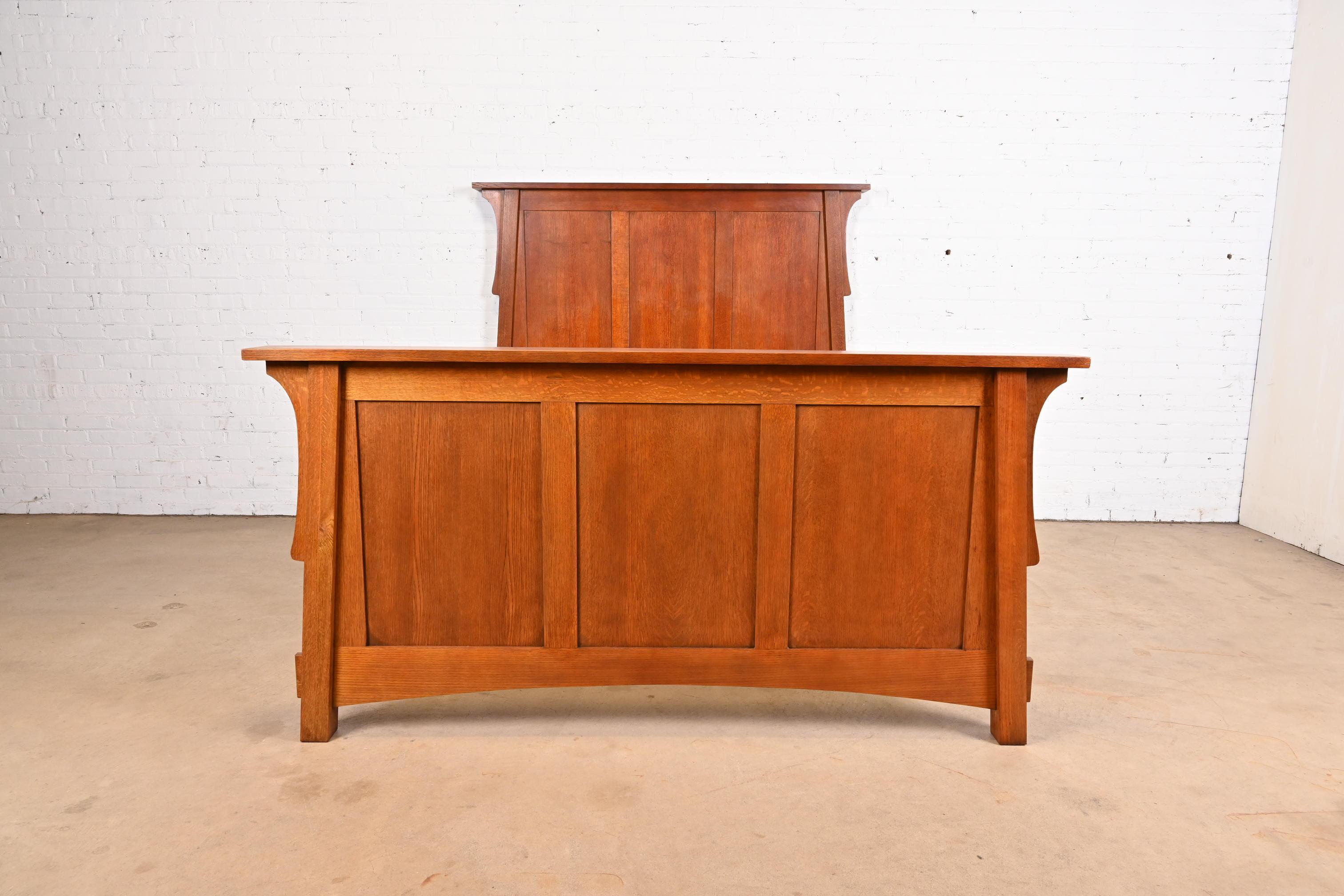Stickley-Stil Mission Eichenholz Arts & Crafts Queen Size Bett (amerikanisch) im Angebot