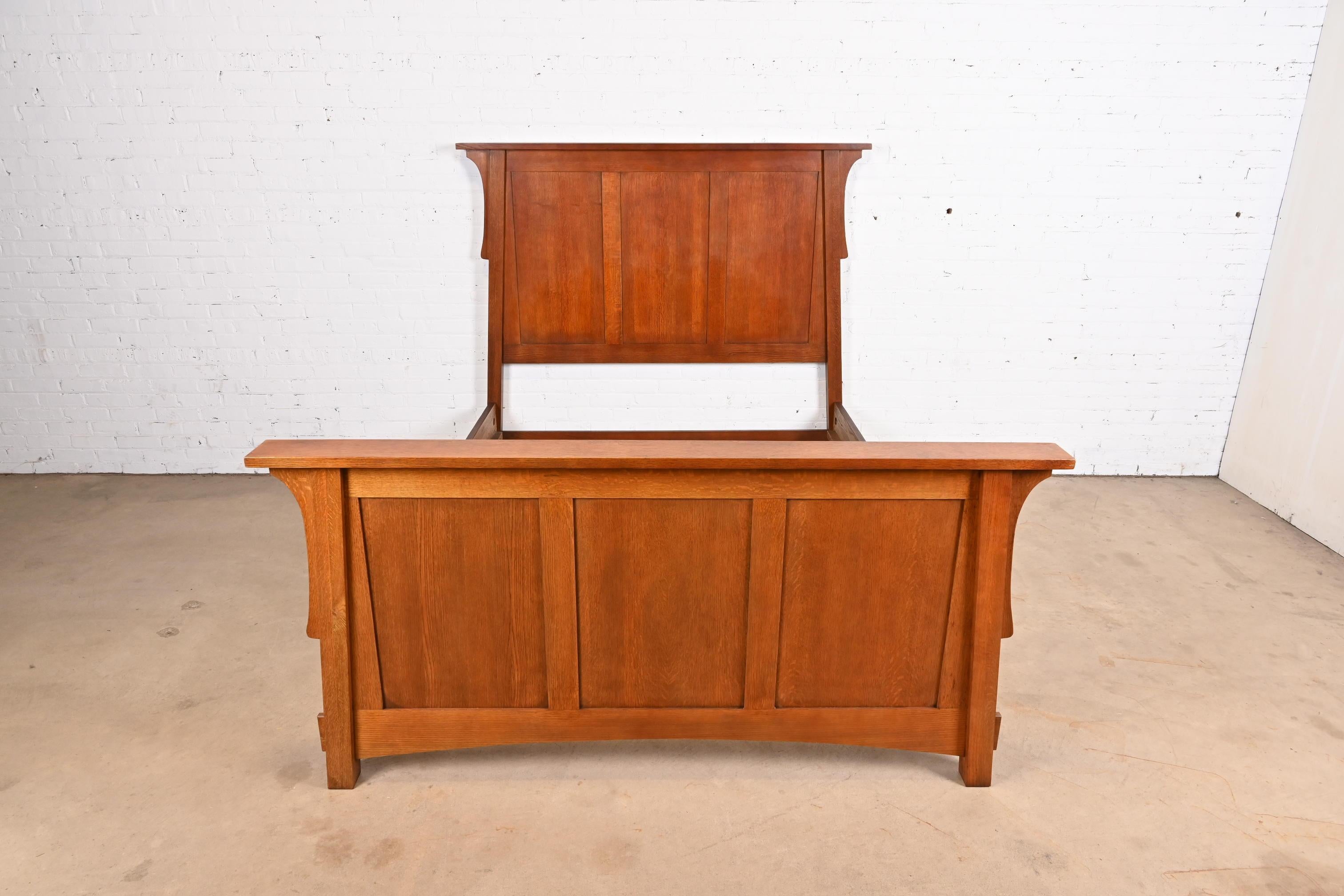 Stickley-Stil Mission Eichenholz Arts & Crafts Queen Size Bett im Zustand „Gut“ im Angebot in South Bend, IN