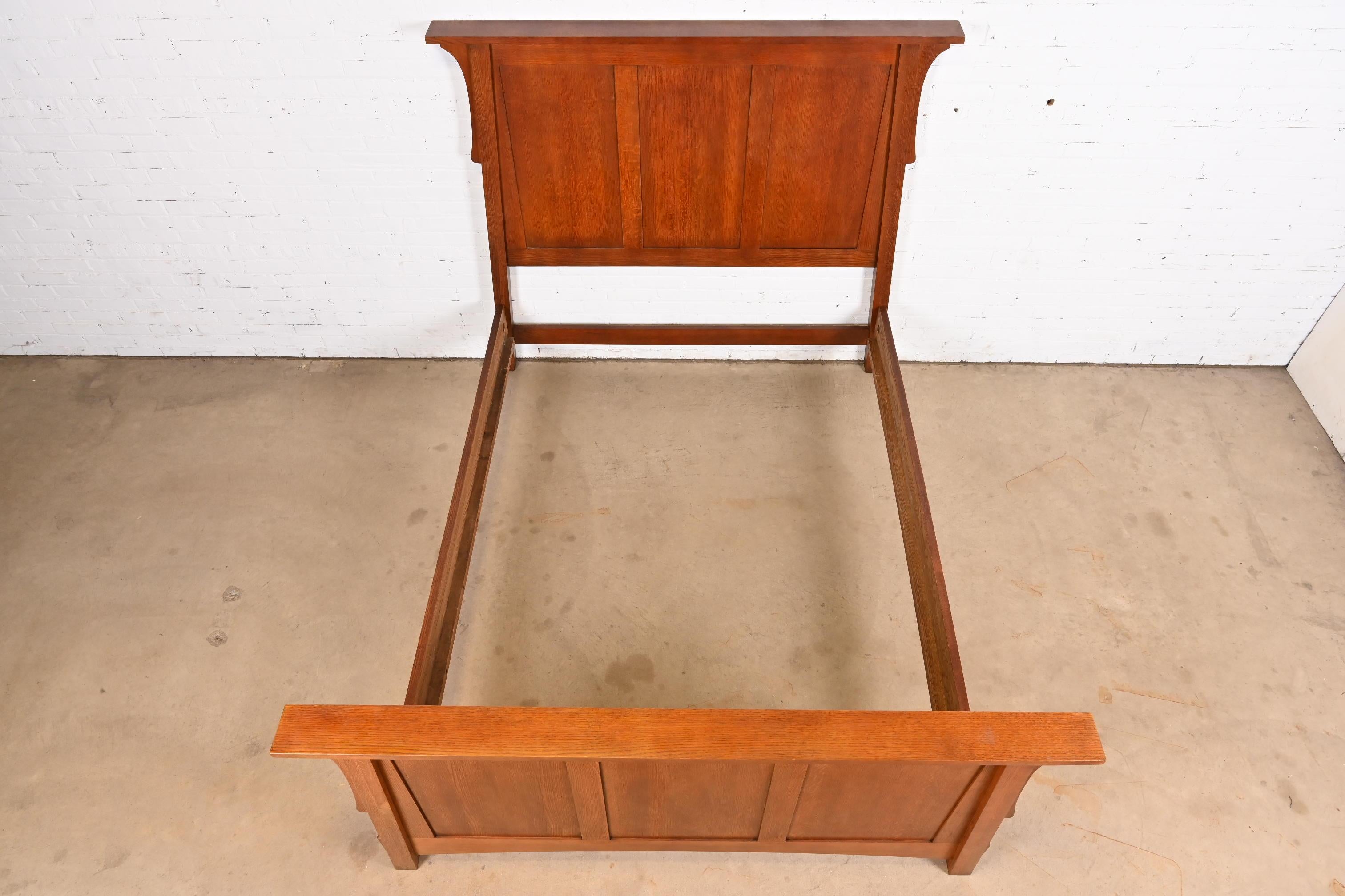 Stickley-Stil Mission Eichenholz Arts & Crafts Queen Size Bett (20. Jahrhundert) im Angebot