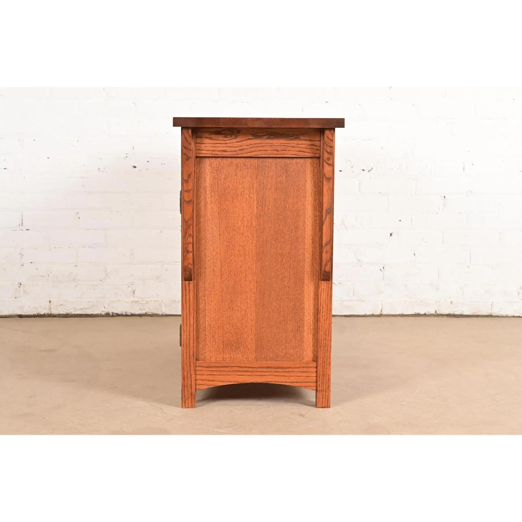 Buffet ou armoire de bar en chêne Arts & Crafts de style Mission Stickley en vente 5