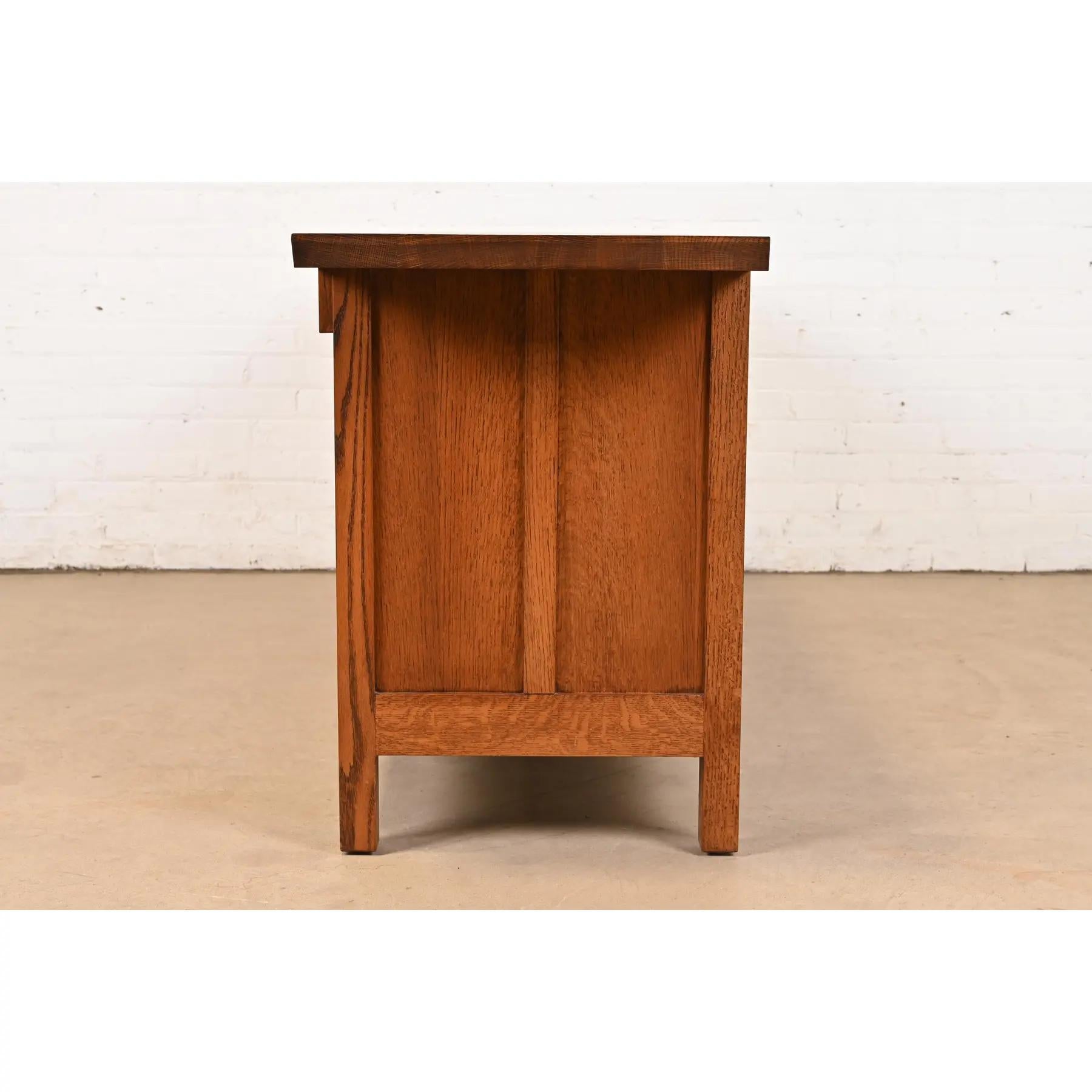 Crédence ou meuble de bar Arts & Crafts Mission en chêne de style Stickley en vente 3