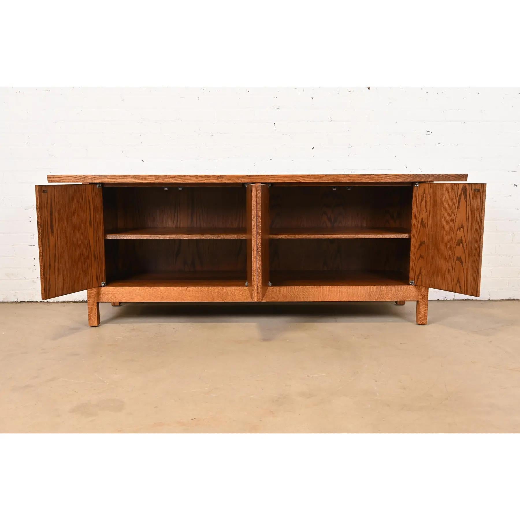 20ième siècle Crédence ou meuble de bar Arts & Crafts Mission en chêne de style Stickley en vente