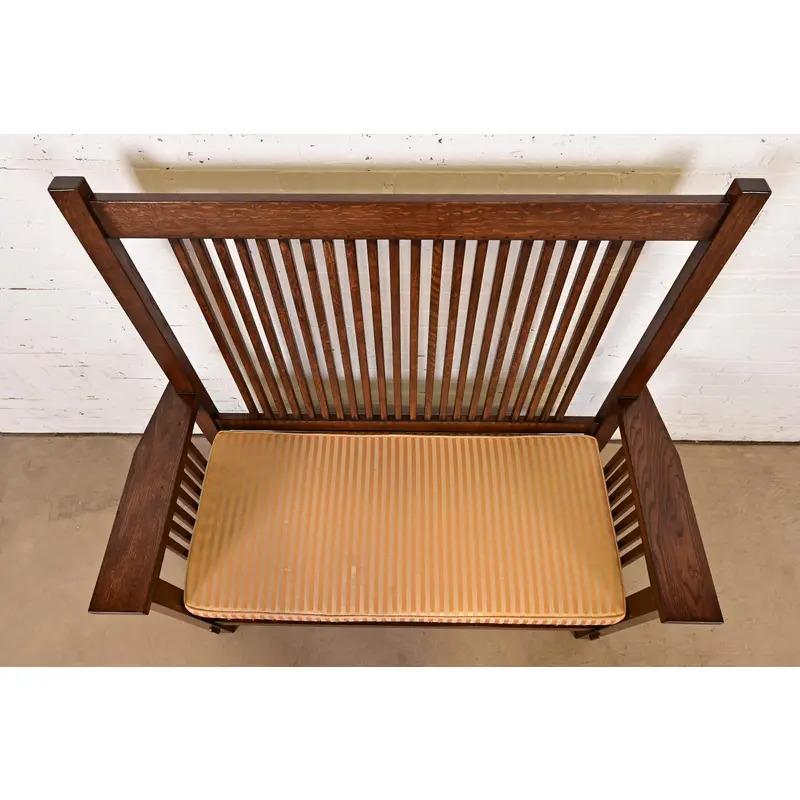 Stickley Style Mission Arts & Crafts Eiche Spindel Bank oder Settee (20. Jahrhundert) im Angebot