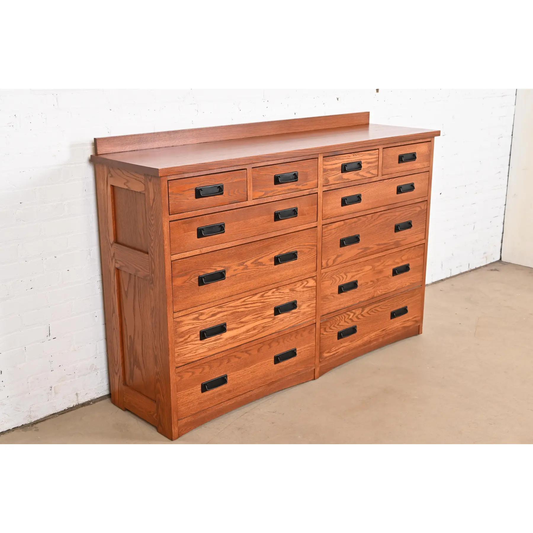 Stickley Style Mission Oak Arts & Crafts Twelve-Drawer Dresser Chest In Good Condition For Sale In South Bend, IN