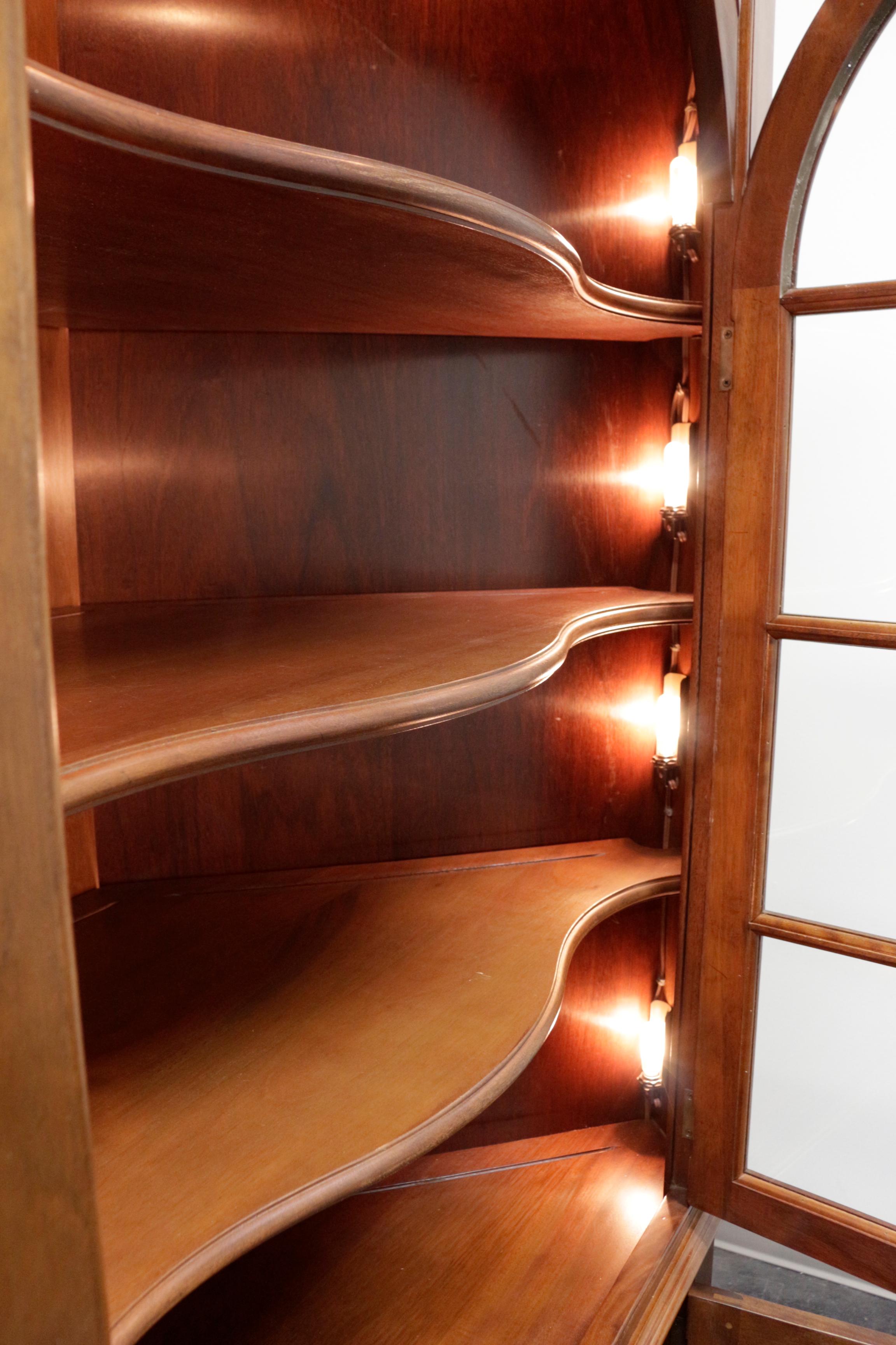 STICKLEY Traditional Solid Mahogany Corner Cupboard / Cabinet 1