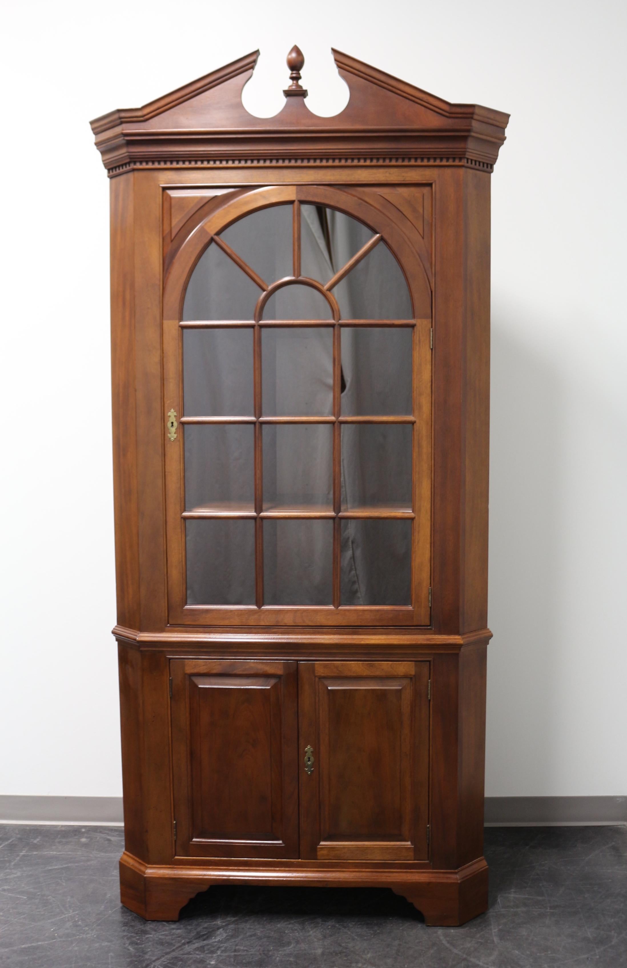 STICKLEY Traditional Solid Mahogany Corner Cupboard / Cabinet For Sale 4