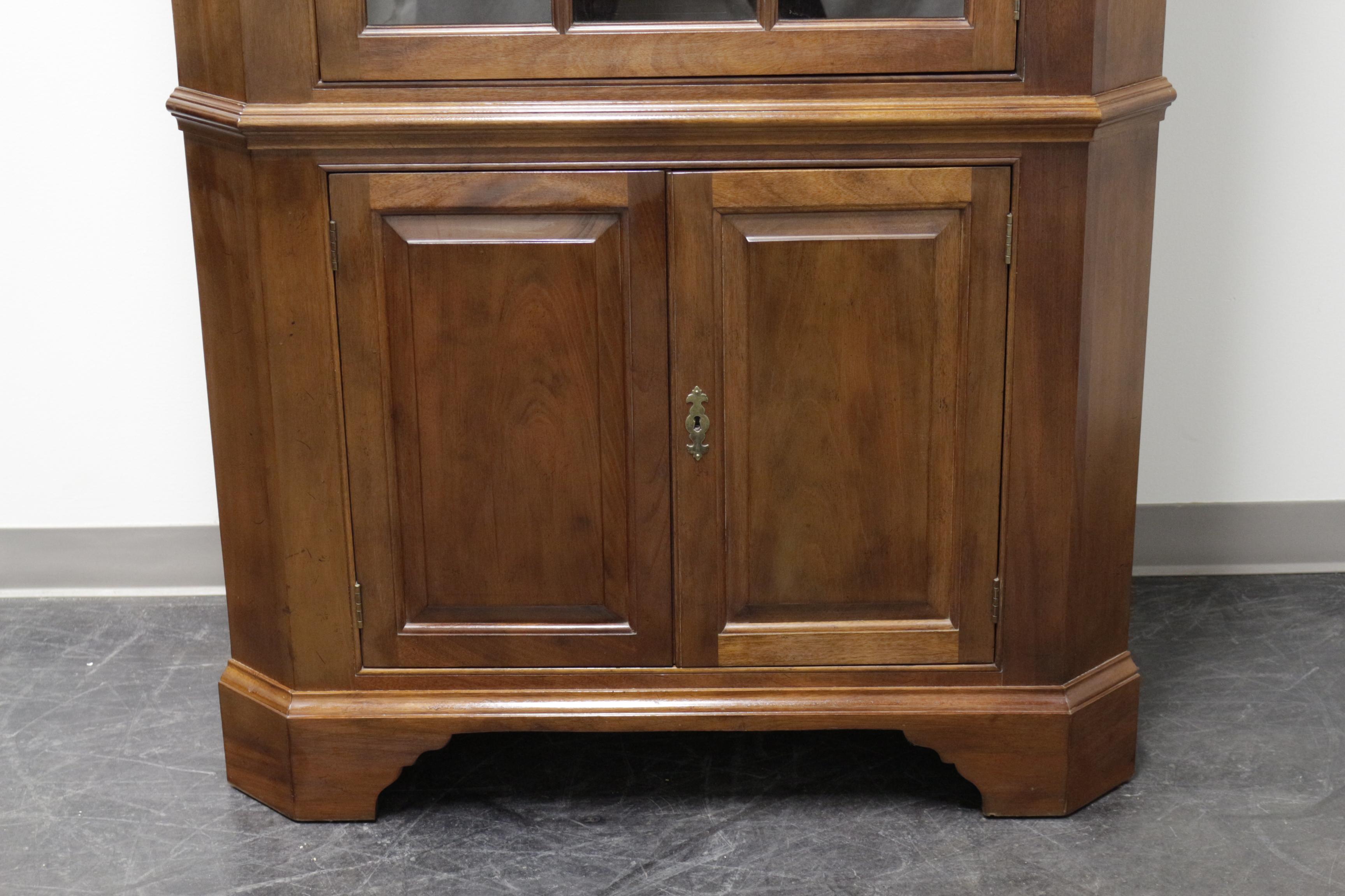 STICKLEY Traditional Solid Mahogany Corner Cupboard / Cabinet In Good Condition For Sale In Charlotte, NC