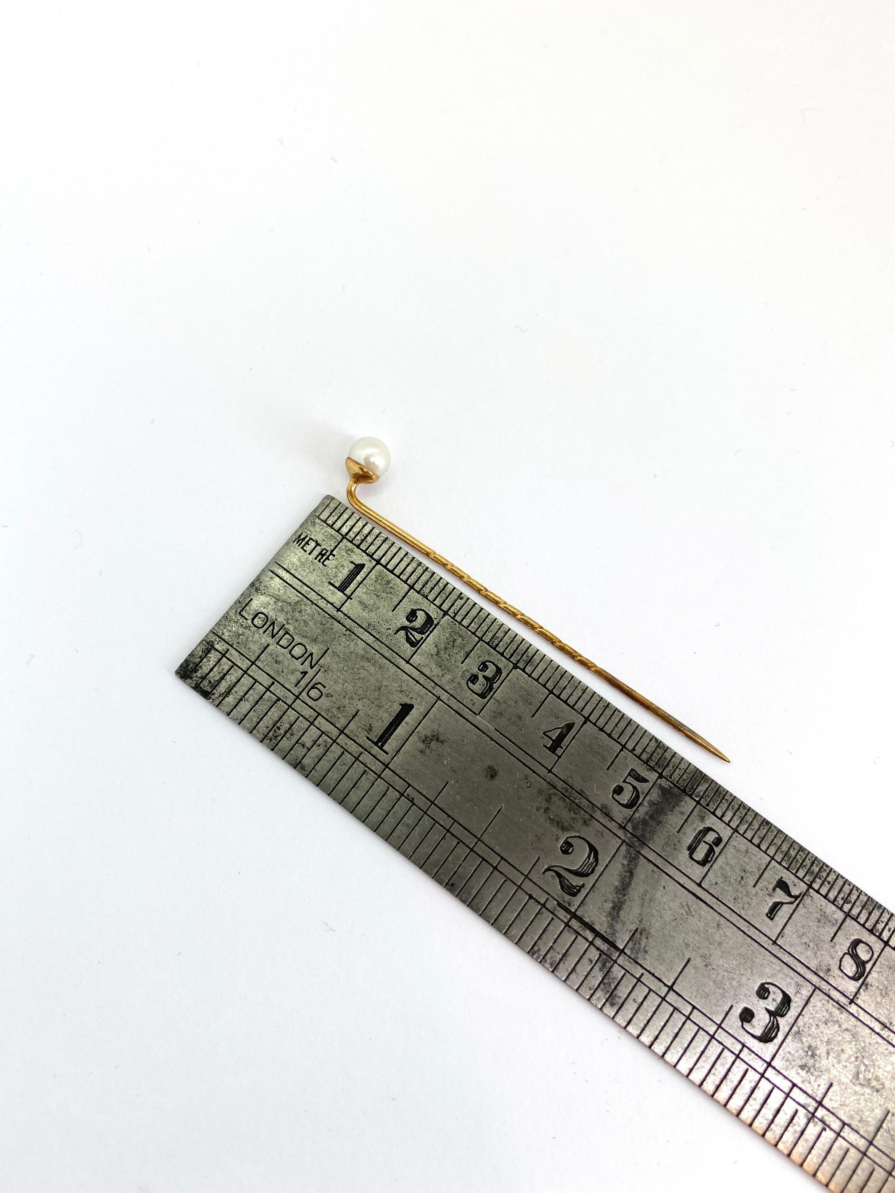 Stickpin Gold and Pearl
Made in Finland
585,stamp= 14 karat gold.
