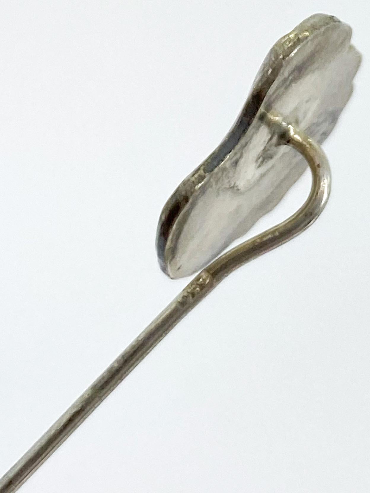 Stickpin Silver Art Deco Jugend.
Stik Pin
Fine needle, I do not know where made.
I doubt manufacturing for the early 20th century.