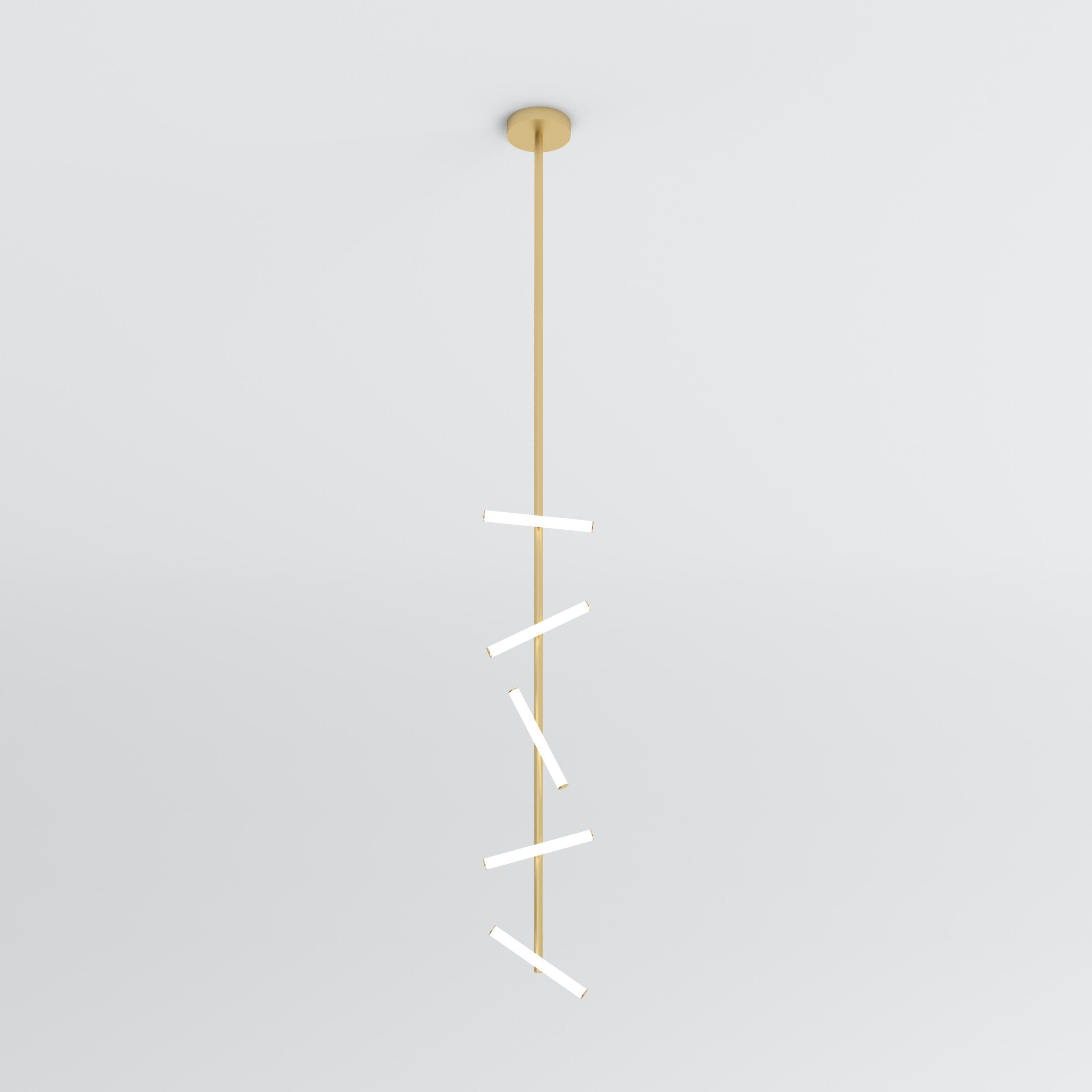 Lampada a sospensione Sticks di Atelier A Light
Dimensioni: P 21 x L 21 x H 161,5 cm.
Materiali: Ottone spazzolato, acrilico bianco.

Disponibile in ottone, nero o nichel. Contattateci.

Tutte le nostre lampade possono essere cablate a seconda del