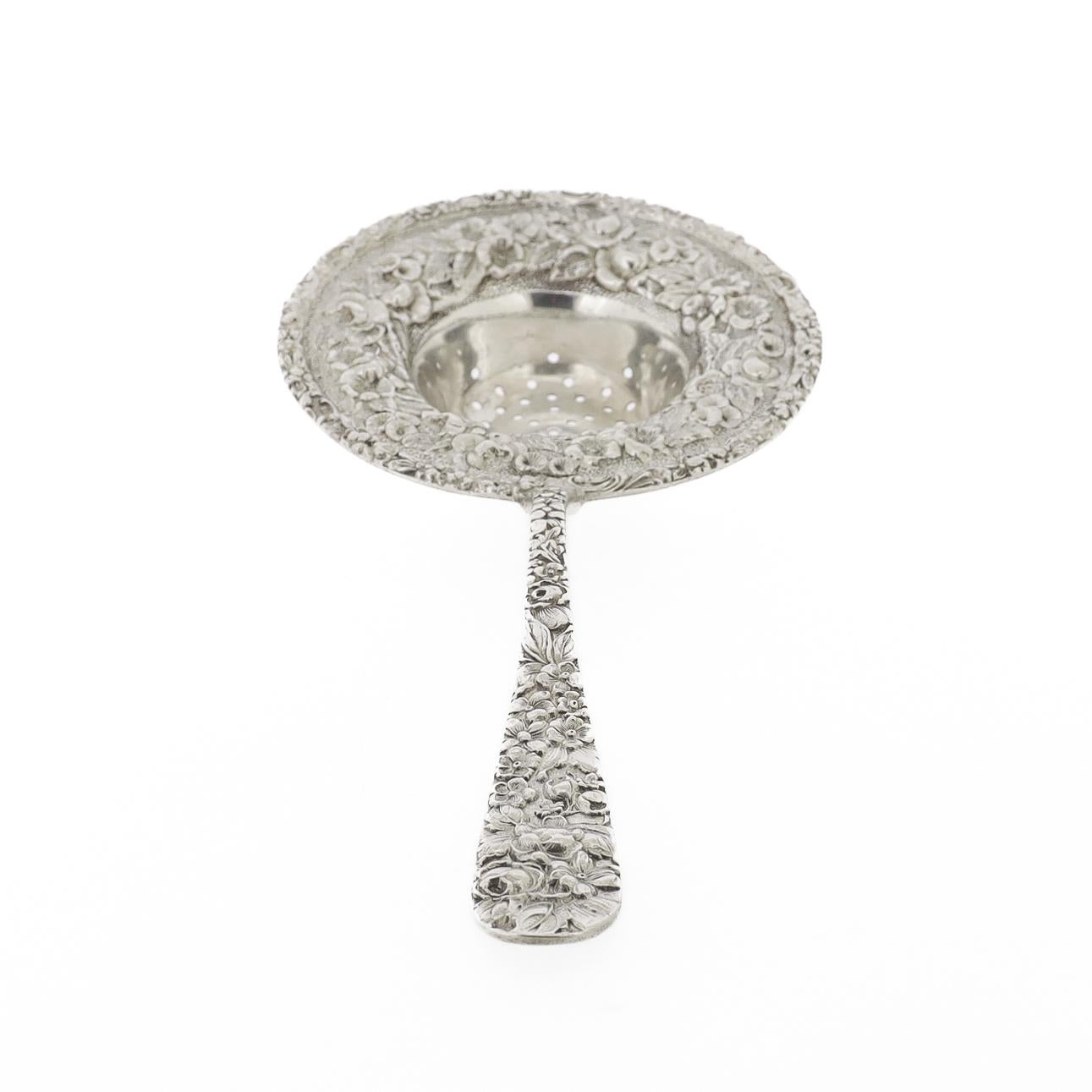 Colador de té Stieff Repousse de plata de ley en venta 3