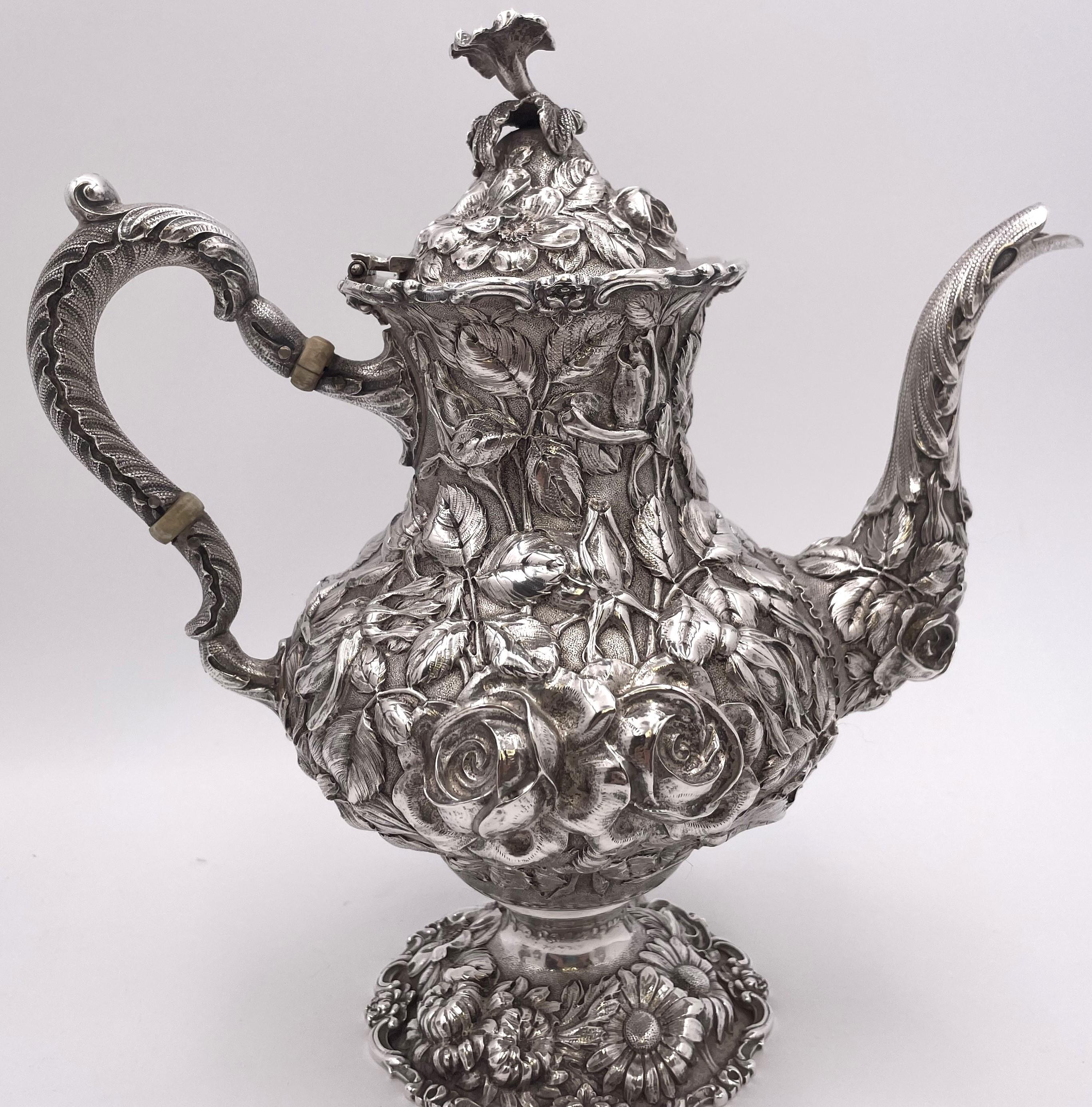 Stieff Sterling Silber 4-teiliges Tee- und Kaffeeset in Repousse-Muster #1100 (Repoussé) im Angebot