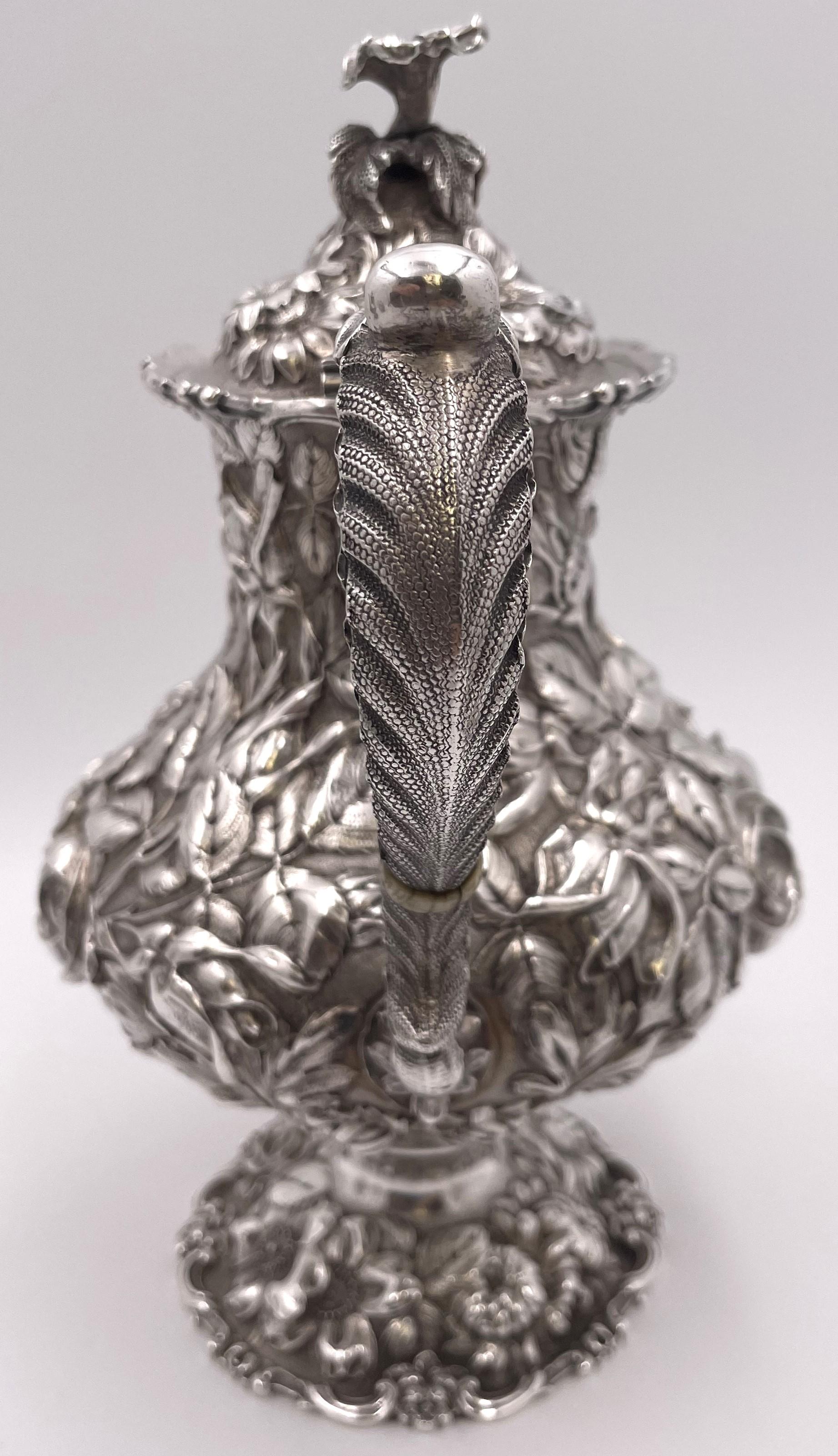 Stieff Sterling Silber 4-teiliges Tee- und Kaffeeset in Repousse-Muster #1100 im Zustand „Gut“ im Angebot in New York, NY