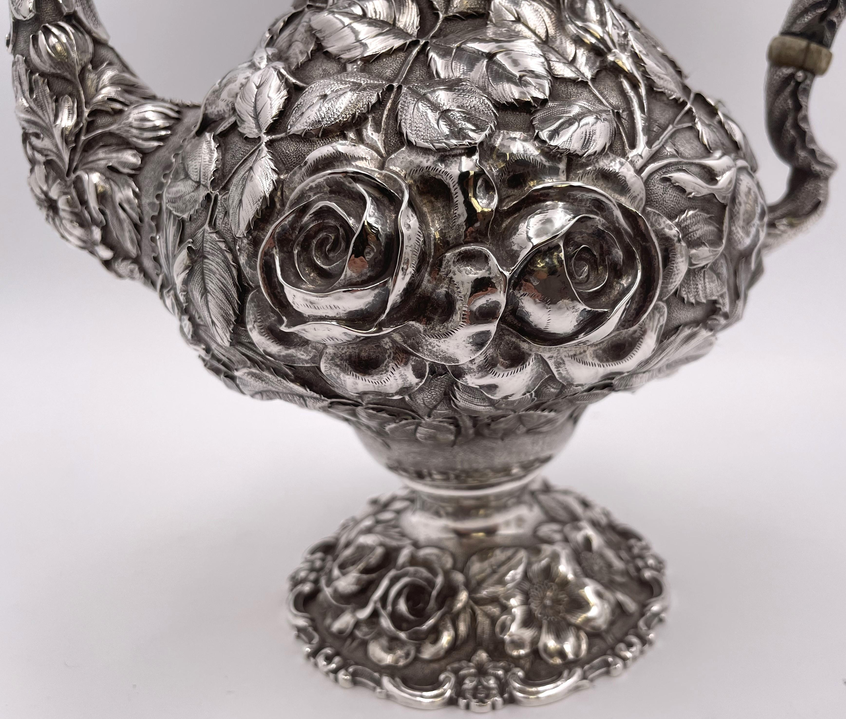 Service à thé et à café 5 pièces en argent sterling A Silver #1100 à motif repoussé en vente 5