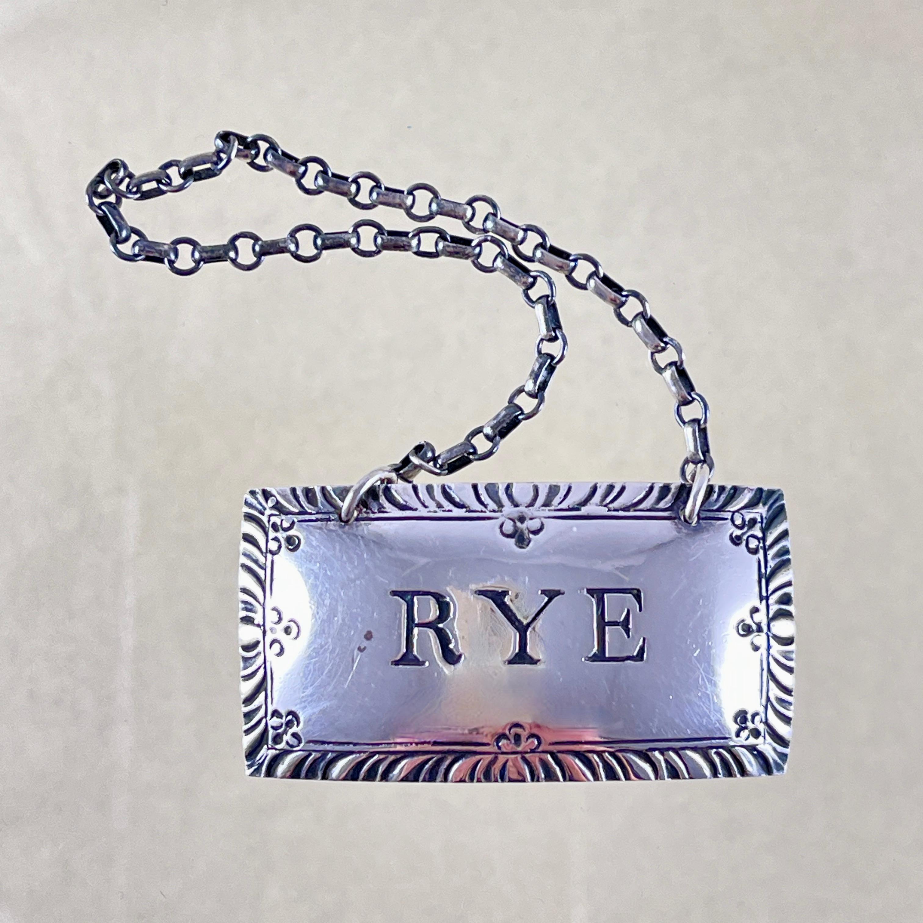 Buriné Etiquette de collier en argent Sterling A Silver, Rye - années 1930 en vente