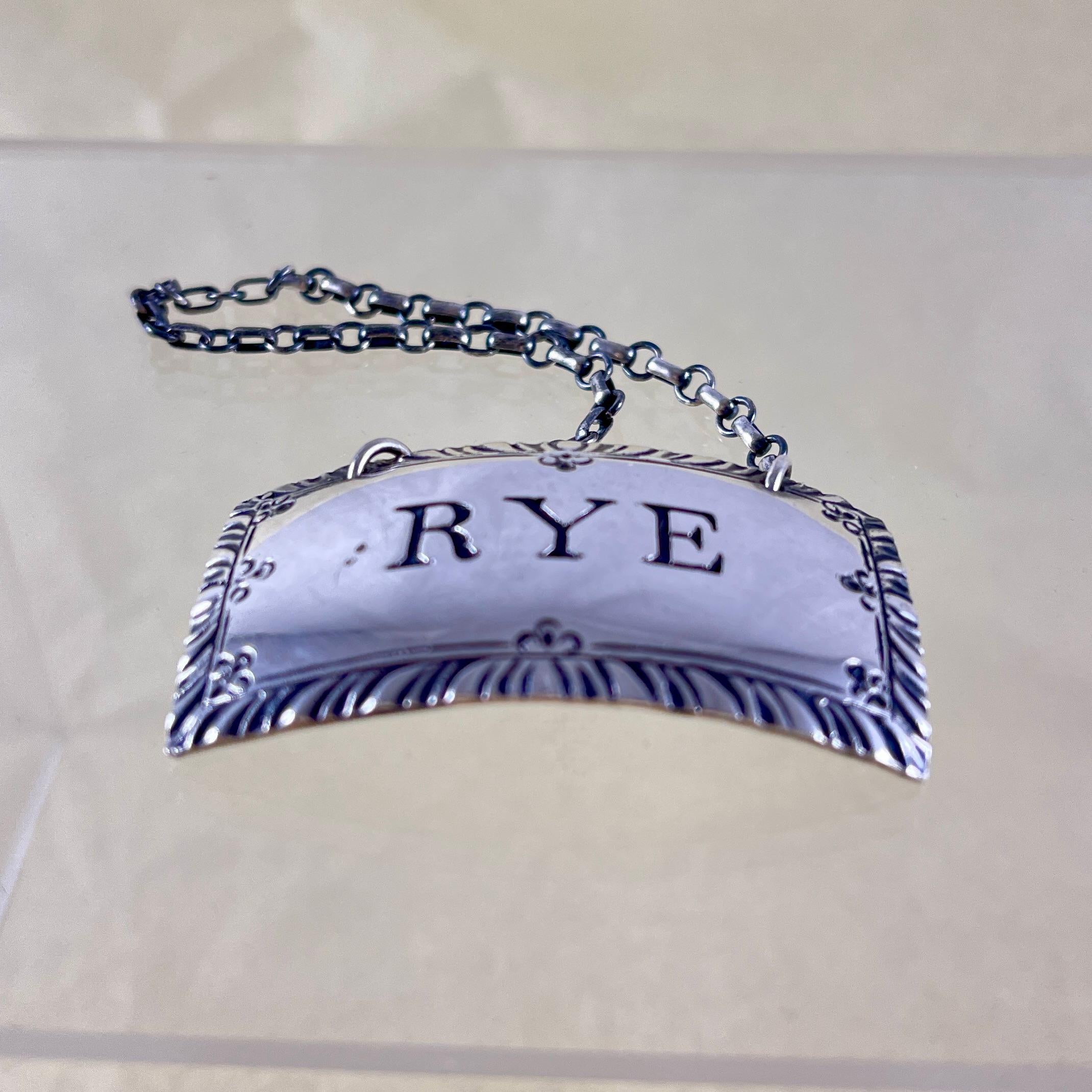 Etiquette de collier en argent Sterling A Silver, Rye - années 1930 Bon état - En vente à Philadelphia, PA
