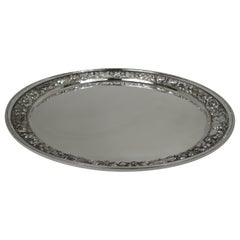 Vassoio in argento Sterling Stieff con Repousse Tradizionale di Baltimora