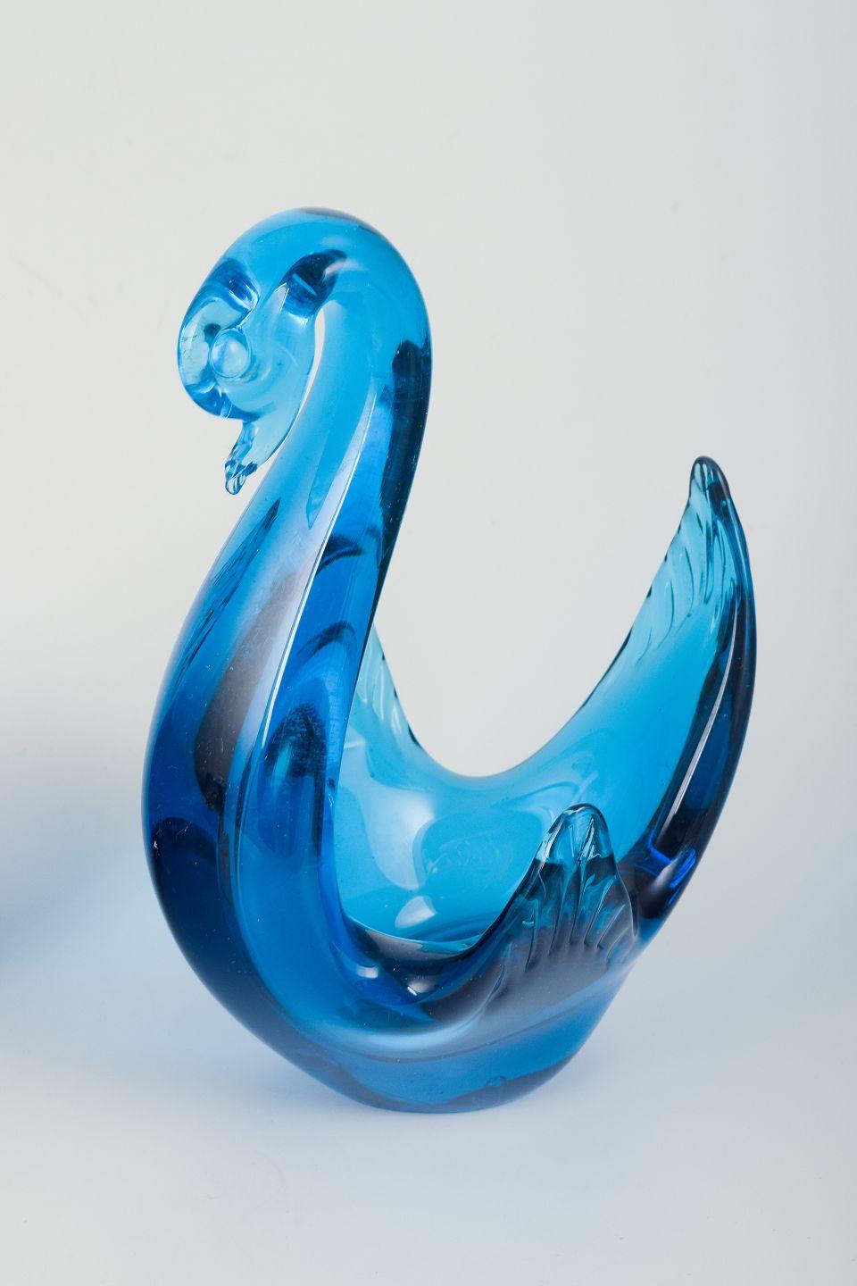 Svedese Stievens Glashytta, Svezia. Tre figure di uccelli in vetro artistico. 1980s. in vendita