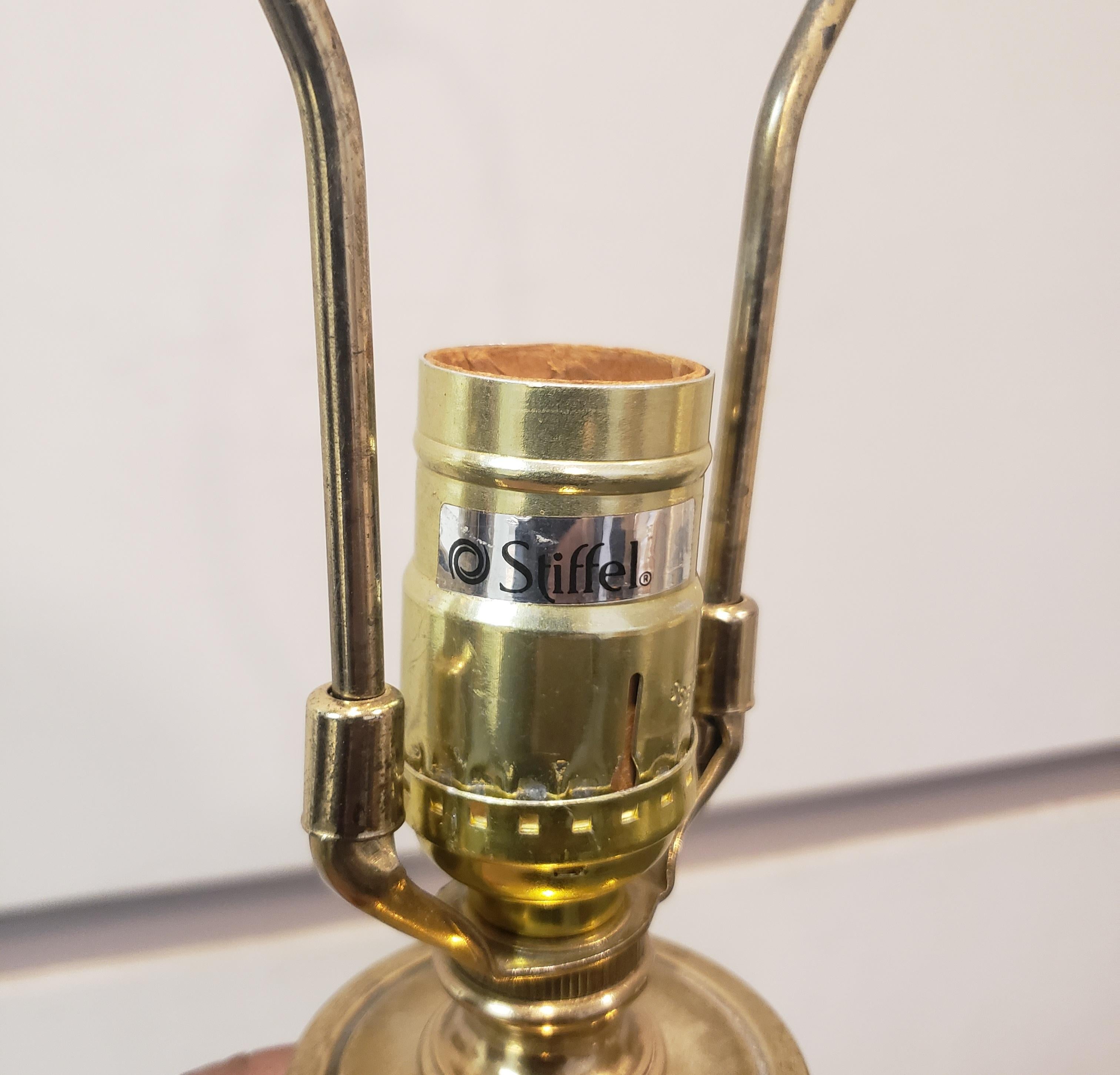 Américain Stiffel  Grande lampe de table en laiton de style Art Nouveau en vente