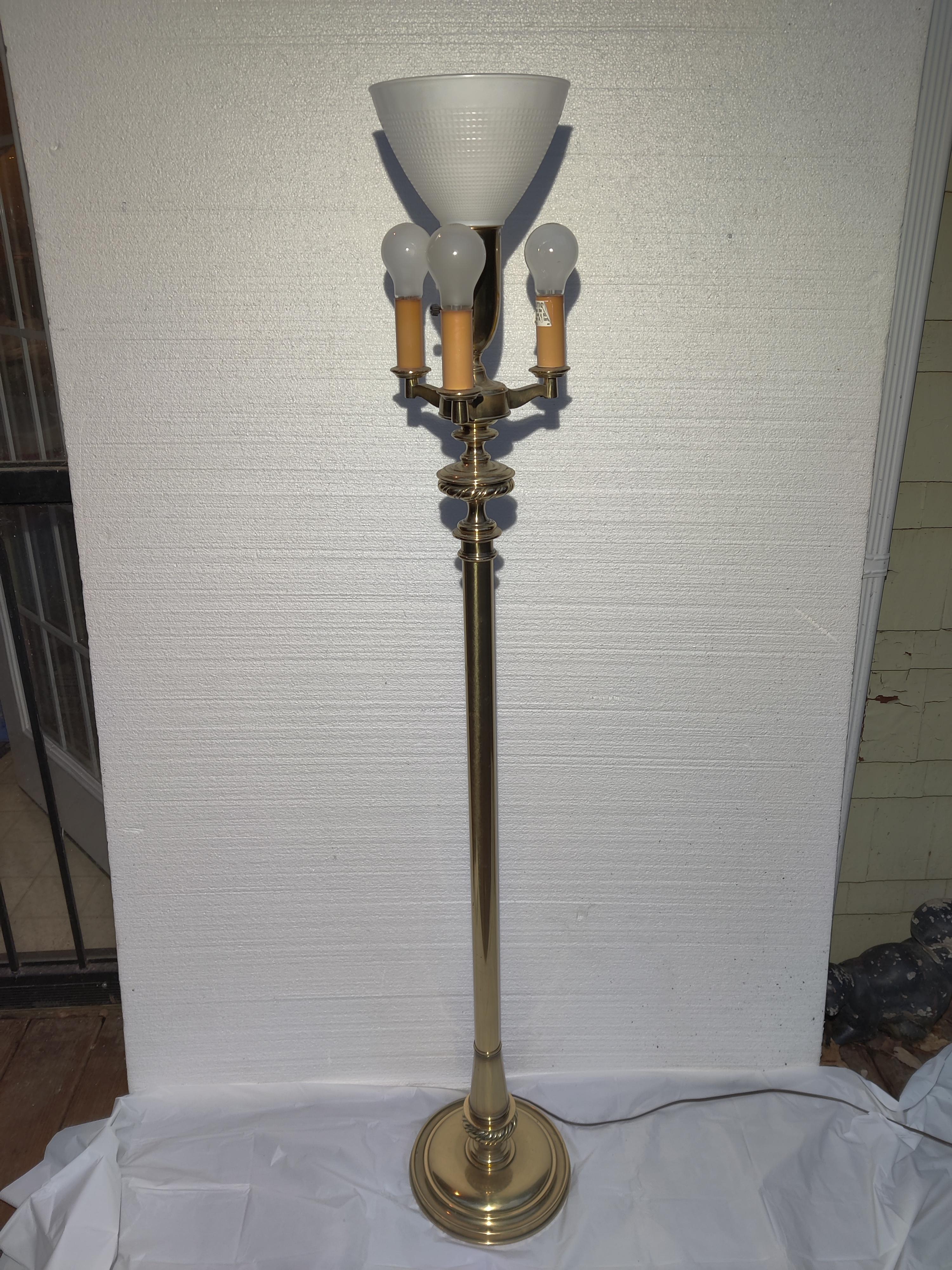 Stiffel Brass Floor Lamp
3 lights plus 1 mogul Light
Lights turn on separate with our without mogul.
Milk glass shade in good condition, no chips.
Brass is in good condition, some wear.
Shade at top is 8