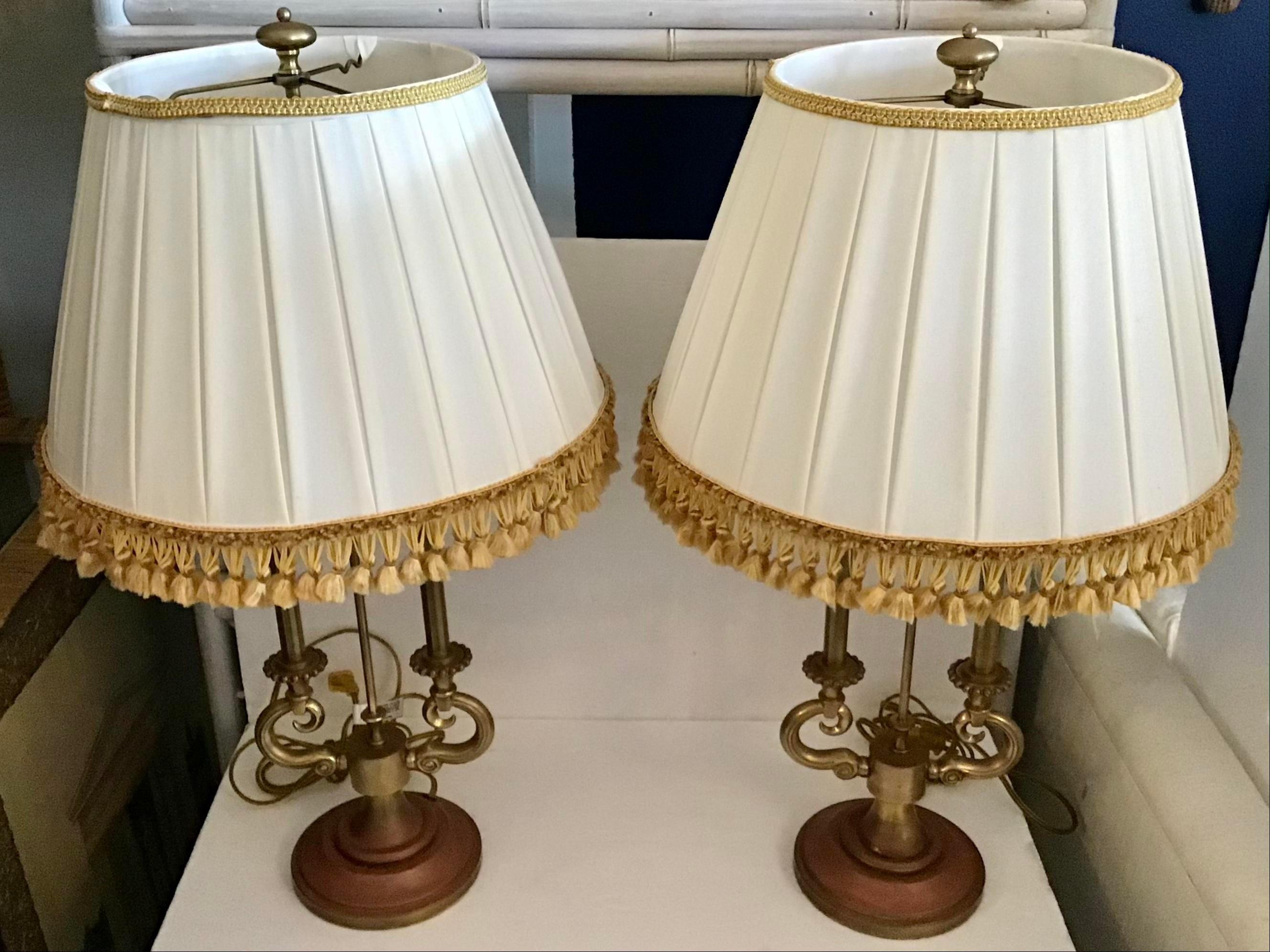 Stiffel-Lampen aus Messing mit Jansen-Lampenschirmen, Paar (Sonstiges) im Angebot
