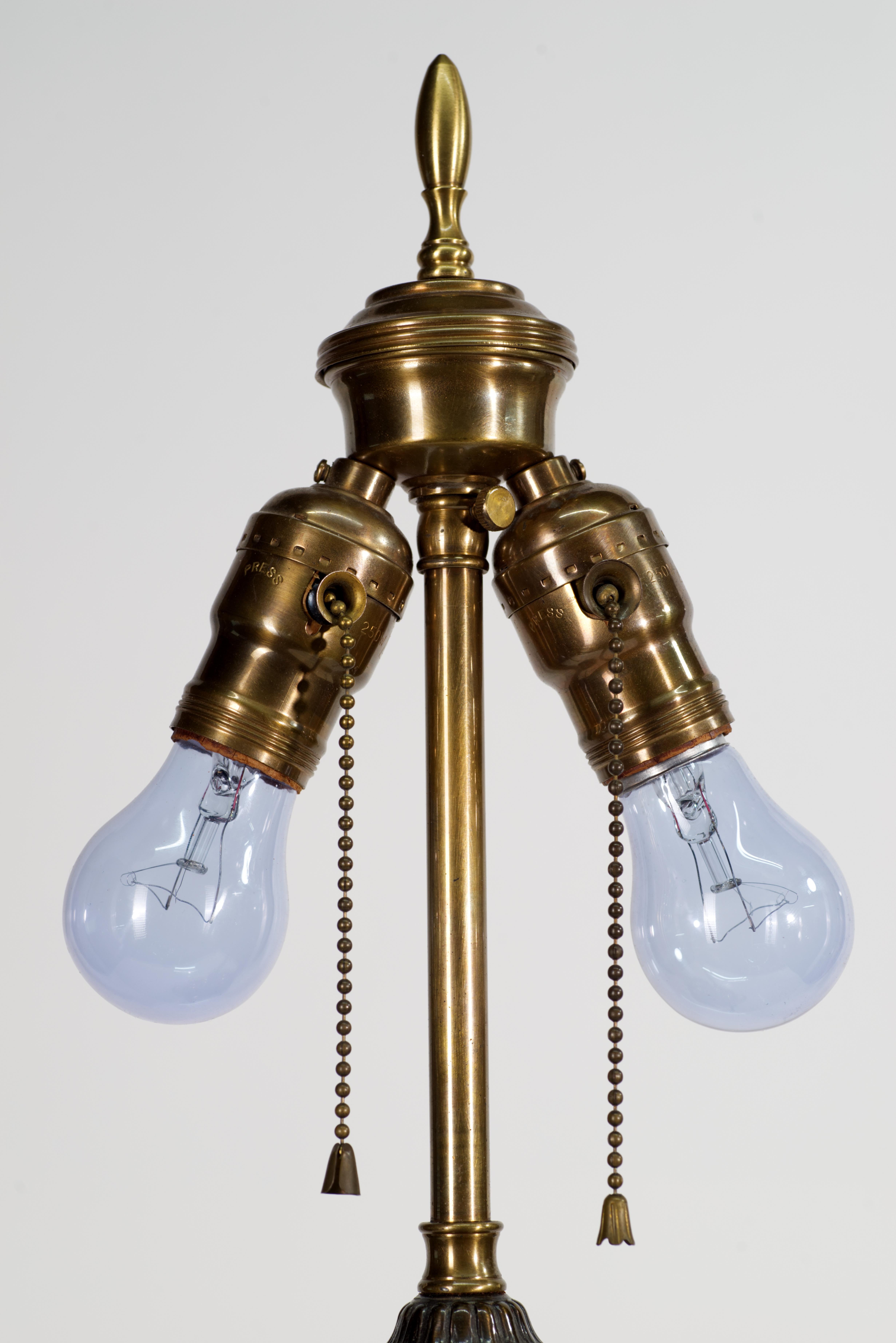 20ième siècle Lampe Stiffel céladon vert et laiton dans le style de Parzinger en vente