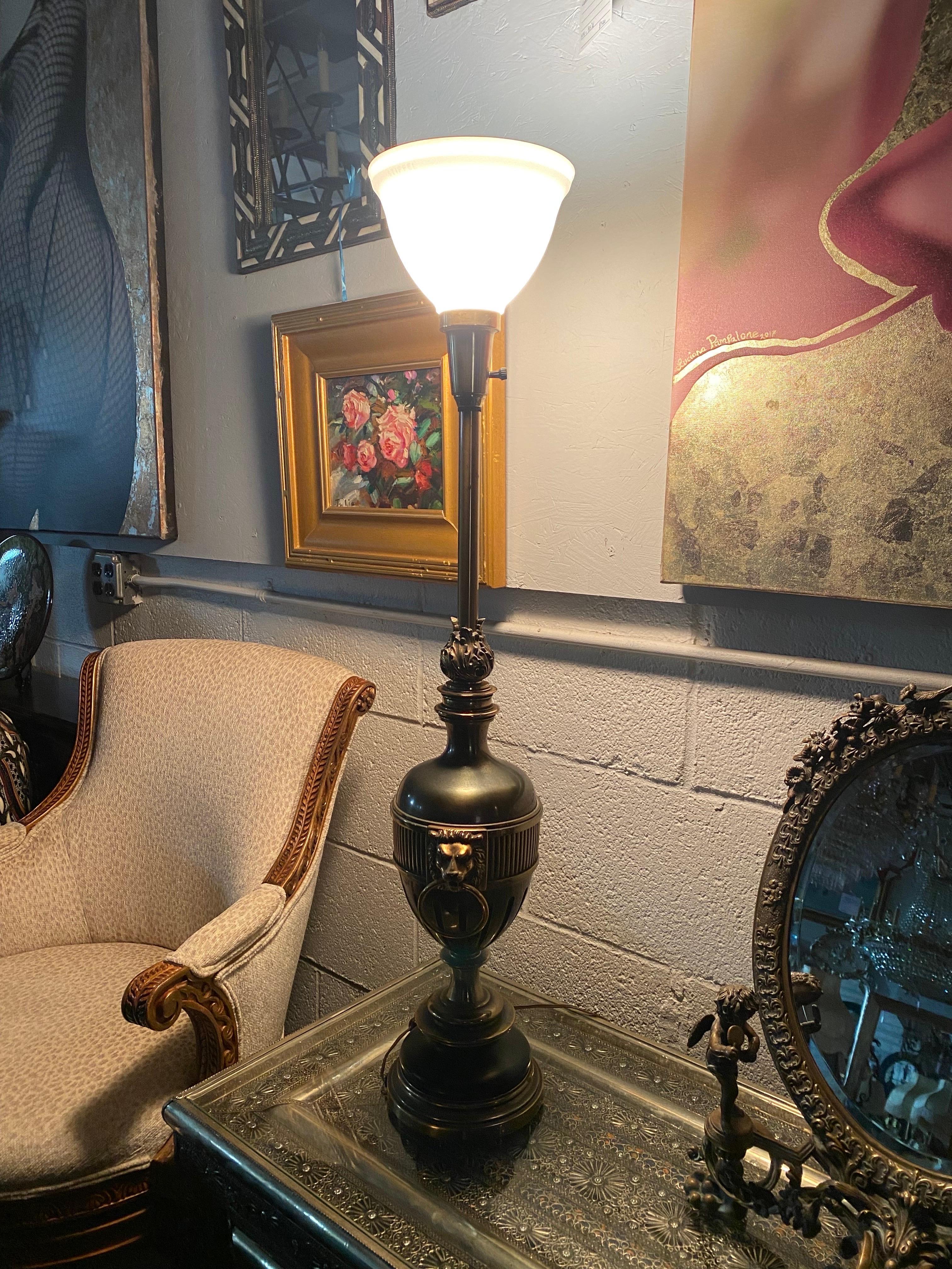 Stiffel Hollywood Regency Style Brass & Ebony with Lion Head Table Lamp In Good Condition For Sale In Plainview, NY