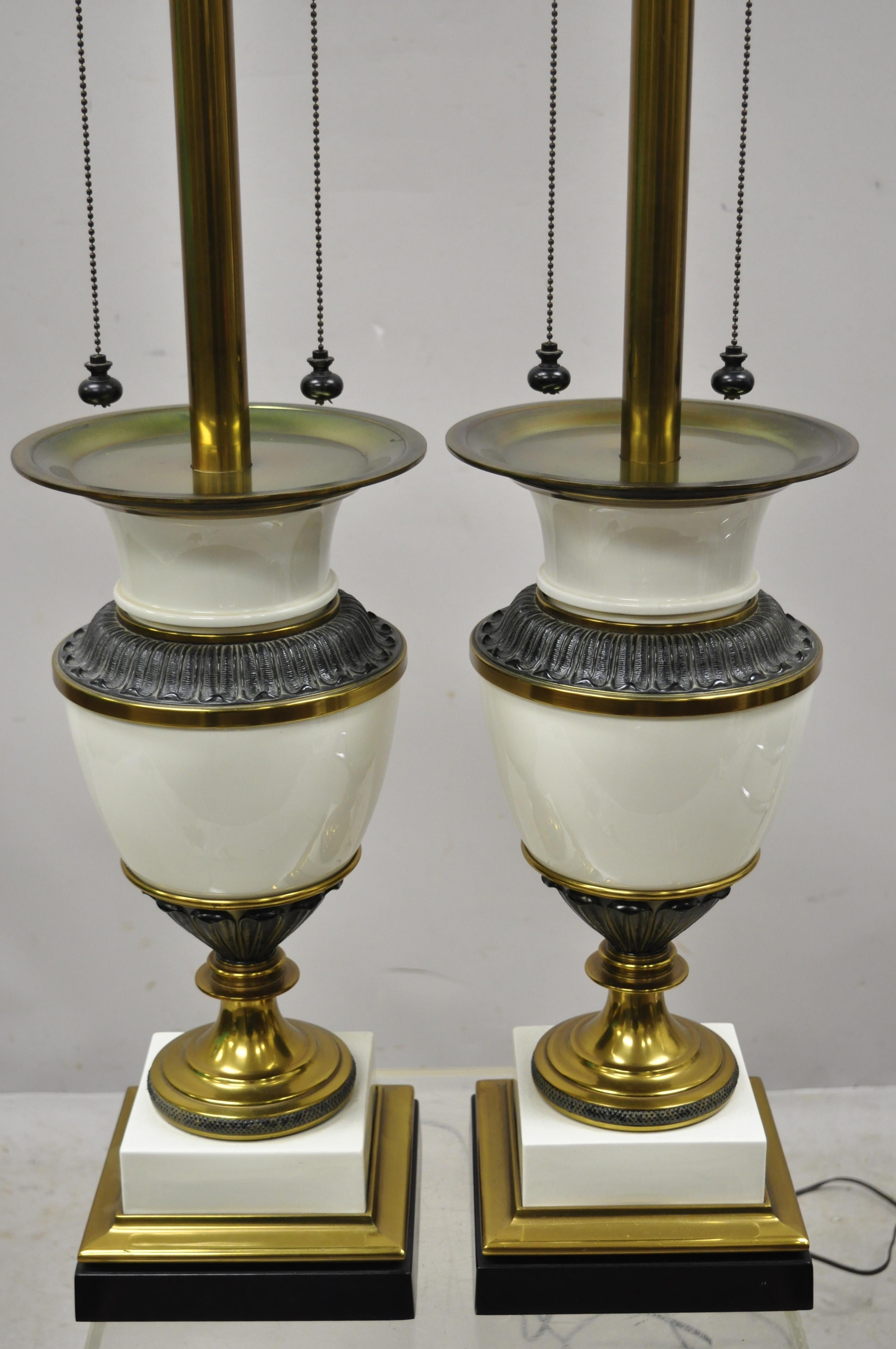 Stiffel Italian Regency Large Porcelain Urn Brass Finish Tall Table Lamps, Pair Bon état - En vente à Philadelphia, PA