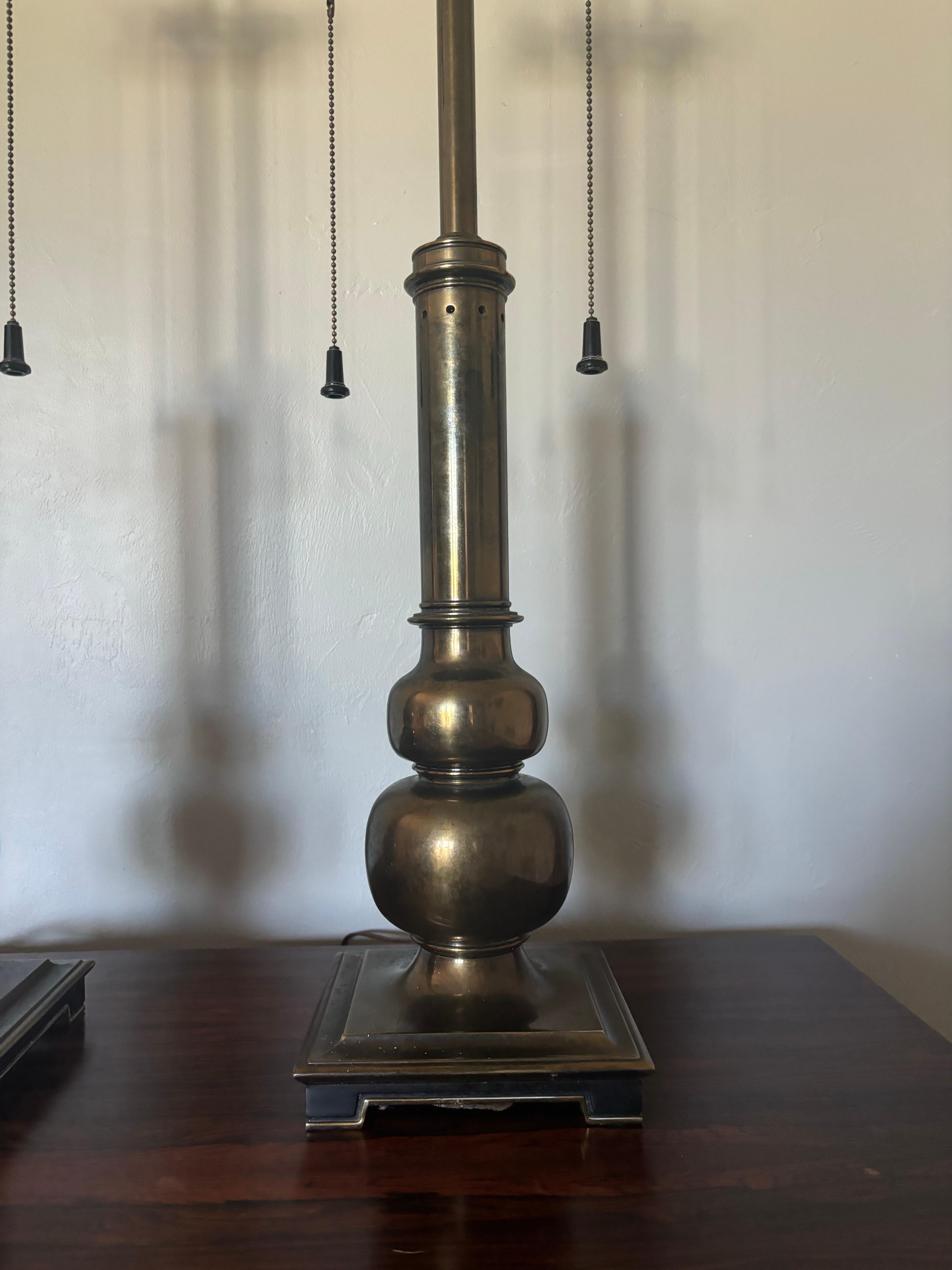 Stiffel - Lampes de table en laiton vieilli du milieu du siècle dernier Bon état - En vente à Boynton Beach, FL