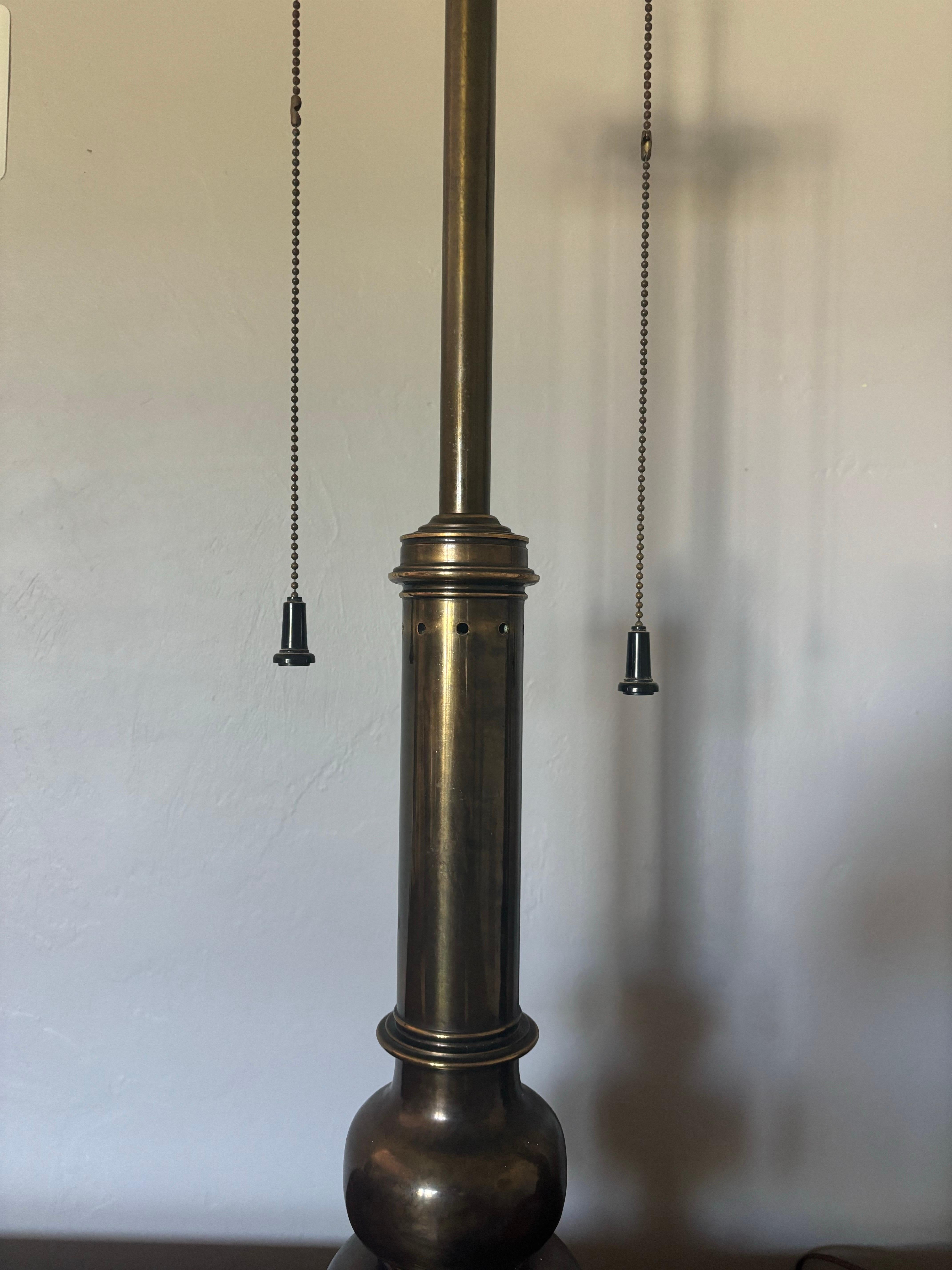Laiton Stiffel - Lampes de table en laiton vieilli du milieu du siècle dernier en vente