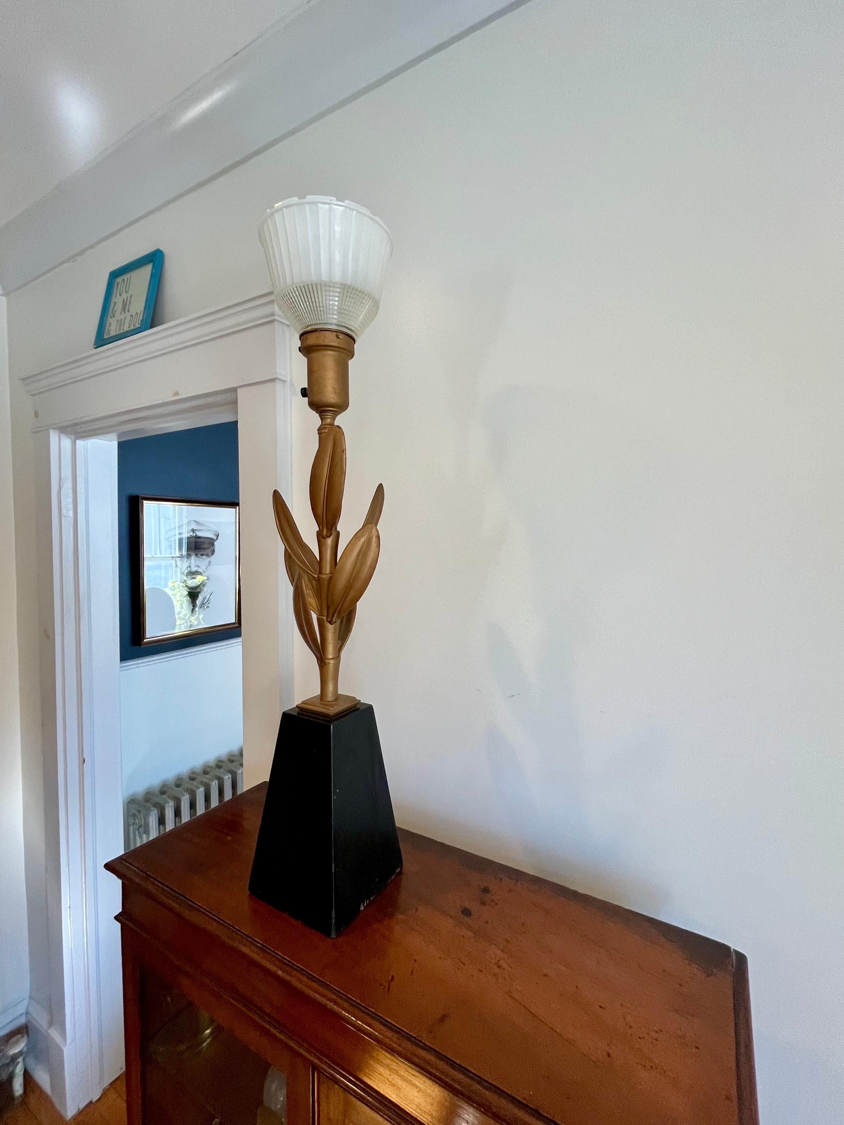 American Stiffel Mid-Century Brass Sedum Leaf Floriform Table Lamp 1950s For Sale