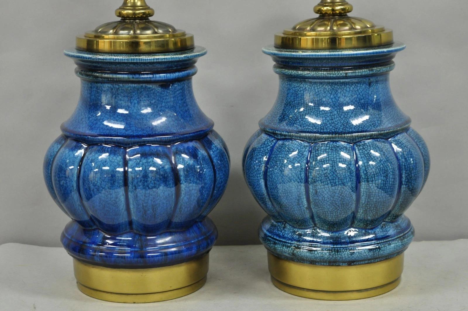 Stiffel Mid Century Modern Lámparas de mesa de latón cerámico esmaltado azul craquelado Moderno de mediados de siglo en venta