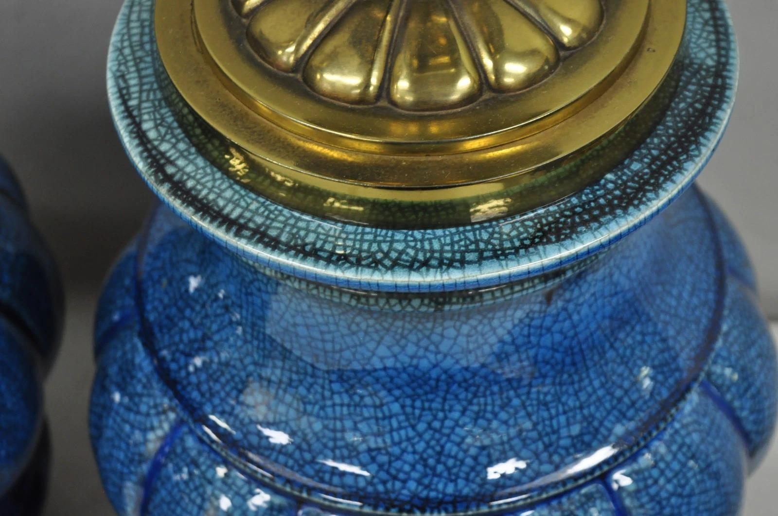 Stiffel Mid Century Modern Lámparas de mesa de latón cerámico esmaltado azul craquelado Latón en venta