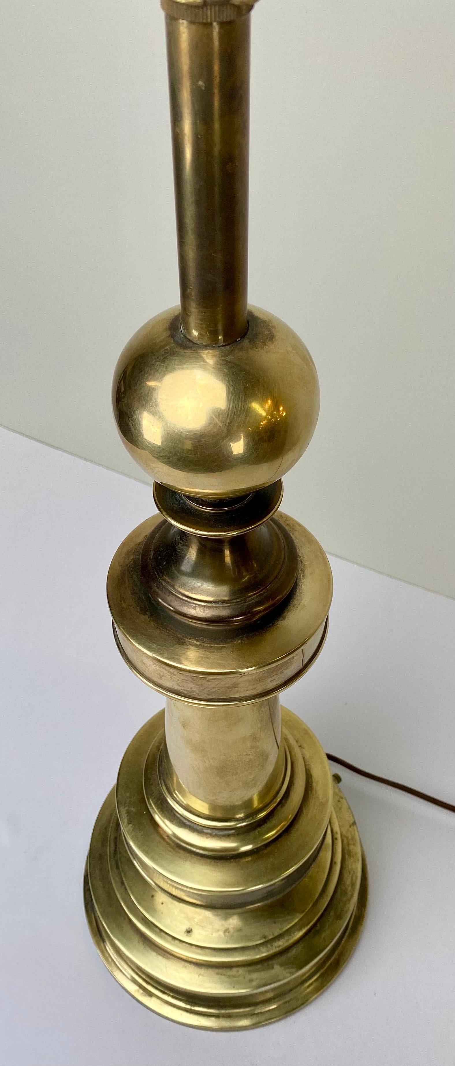 Moderne Stiffel-Tischlampe aus Messing im Baluster-Stil aus der Mitte des Jahrhunderts, Paar  im Angebot 6