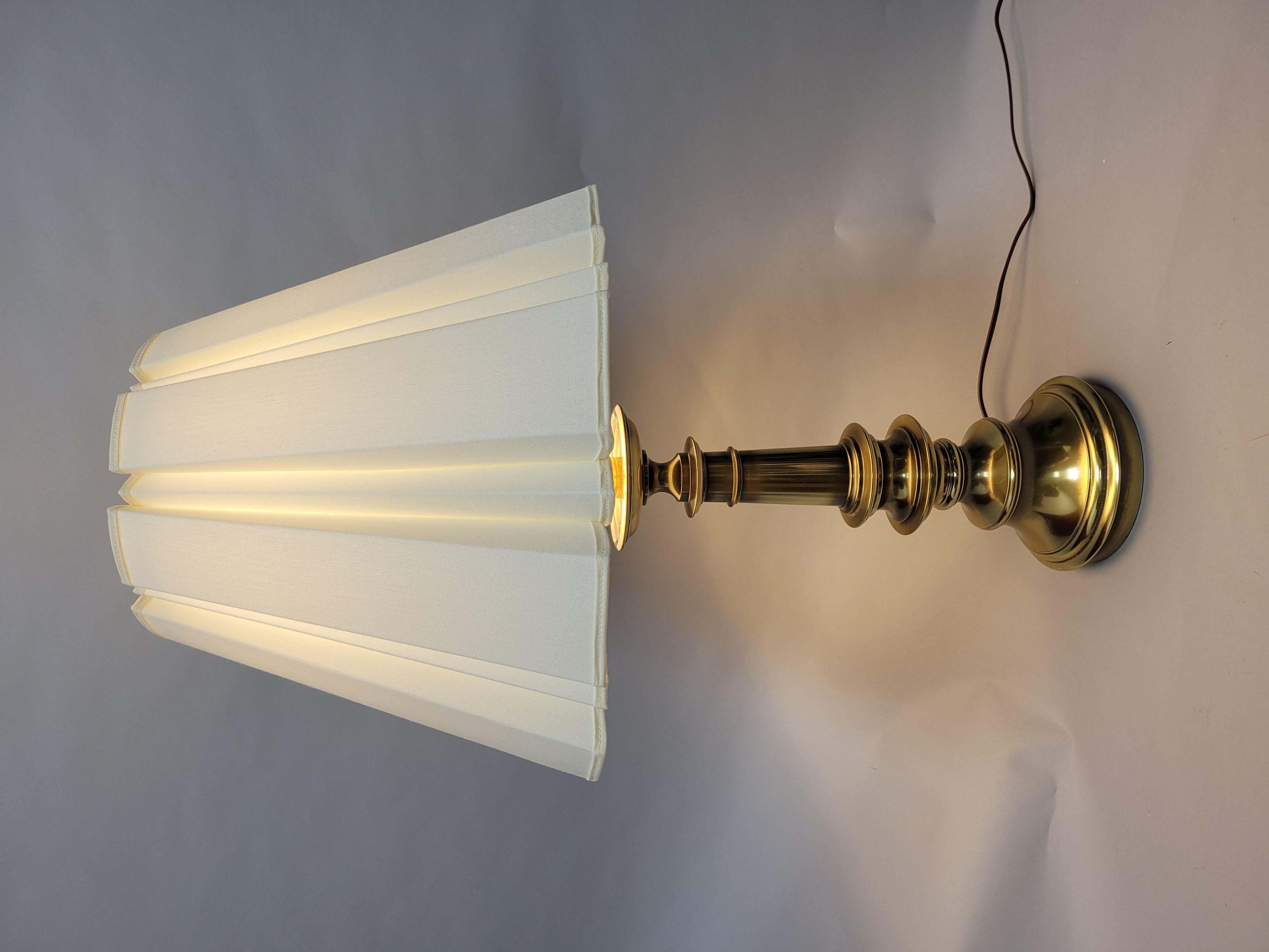 Stiffel Mid-Century Modern Brass Baluster Style Table Lamps-A Pair

Enhance your home with this exquisite pair of vintage Stiffel lamps, a symbol of timeless elegance and superior craftsmanship. These lamps are a true testament to the legacy of the