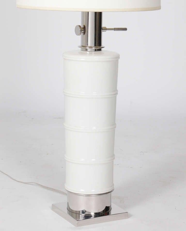 Mid-Century Modern Lampes de table en nickel et céramique blanche Stiffel en vente