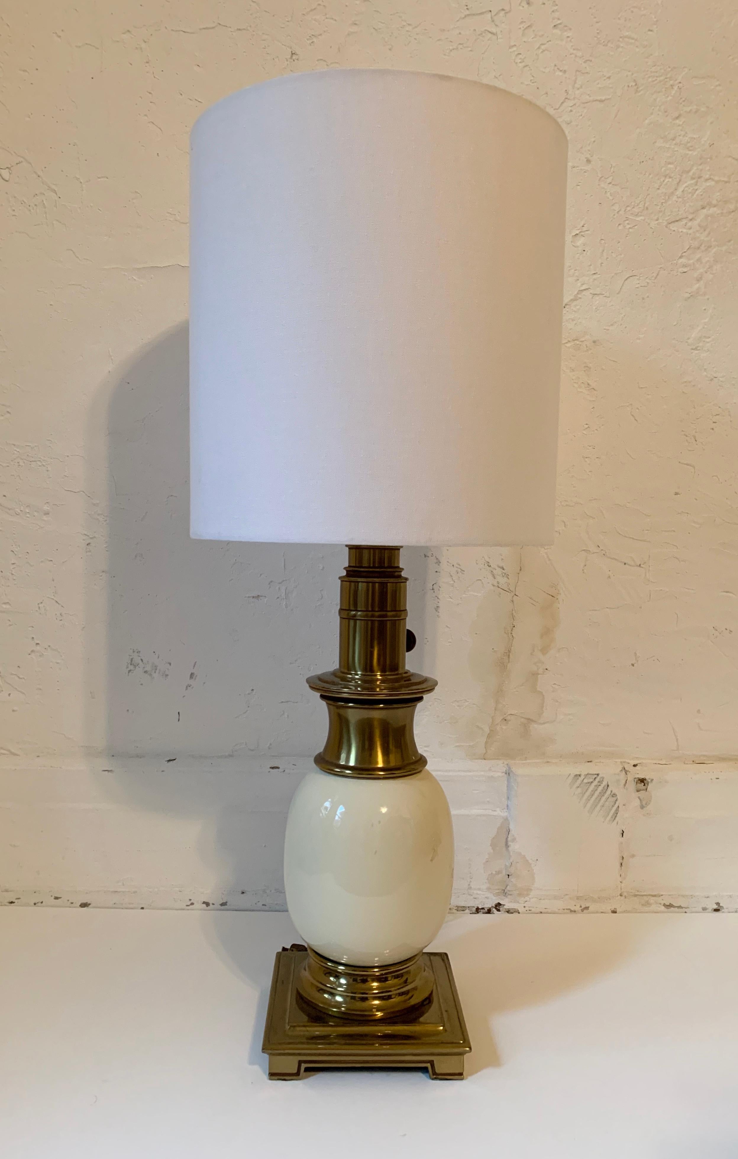 A Stiffel ostrich egg porcelain and brass table lamp, USA, circa 1960. Signed ith Stifeel foil sticker on socket.

Features an ostrich egg-shaped porcelain form in beige mounted on brass base with matching hardware. Includes vintage period