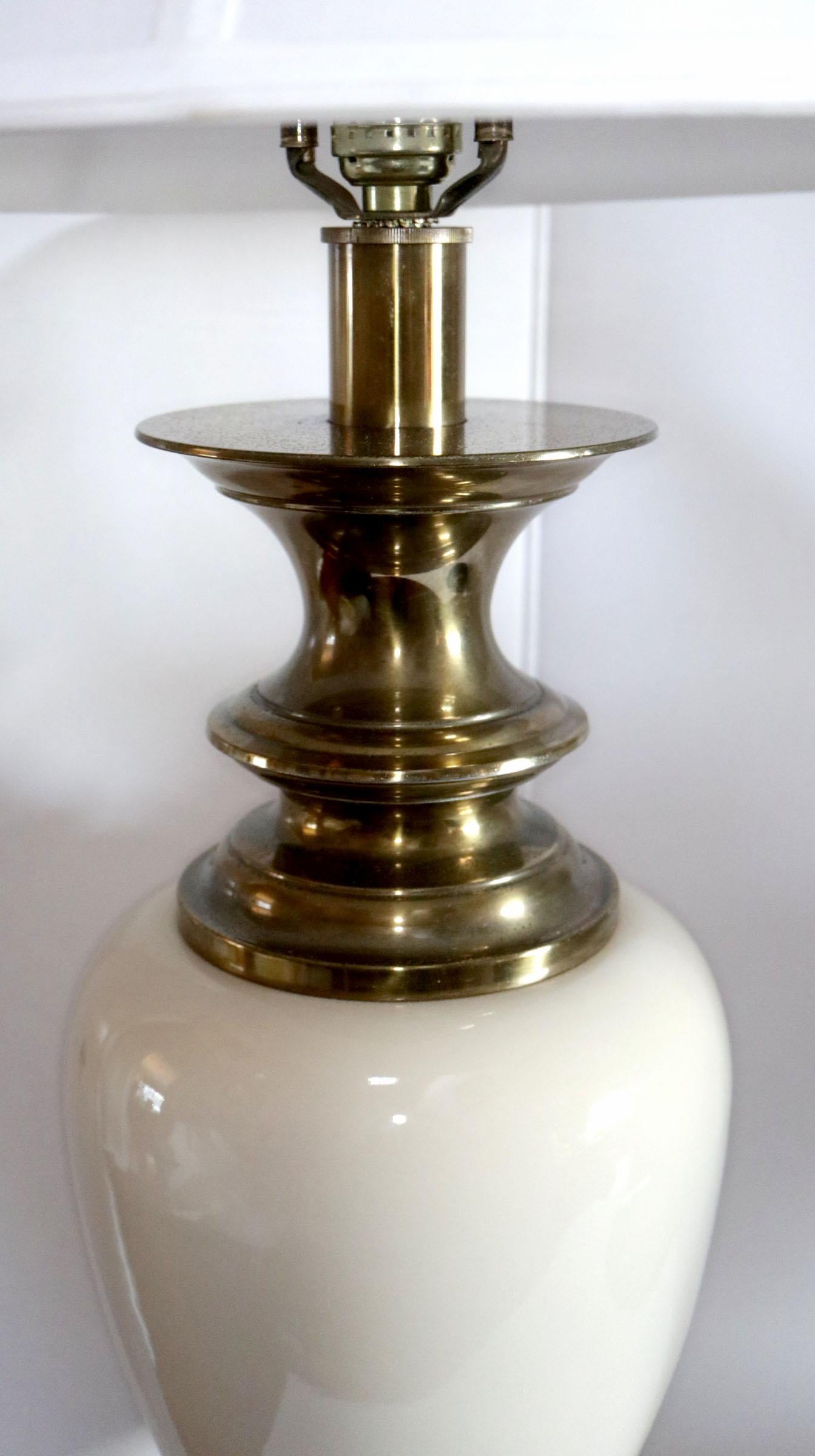 Glazed Stiffel Porcelain and Brass Mid Century Hollywood Regency Table Lamp  For Sale