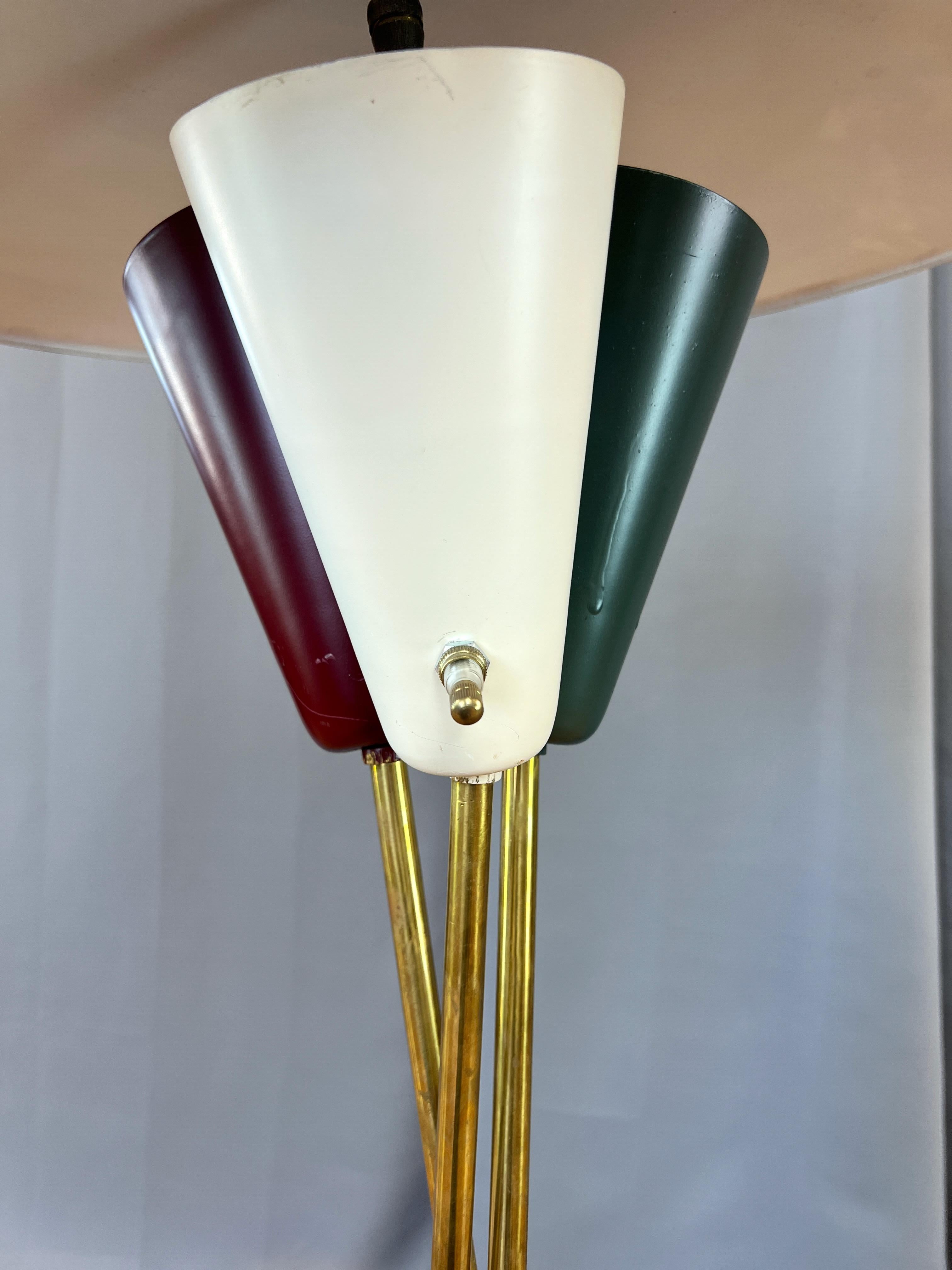 Stiffel Saucer Shade Enameled Metal and Brass Three-Light Floor Lamp, 1950s For Sale 9