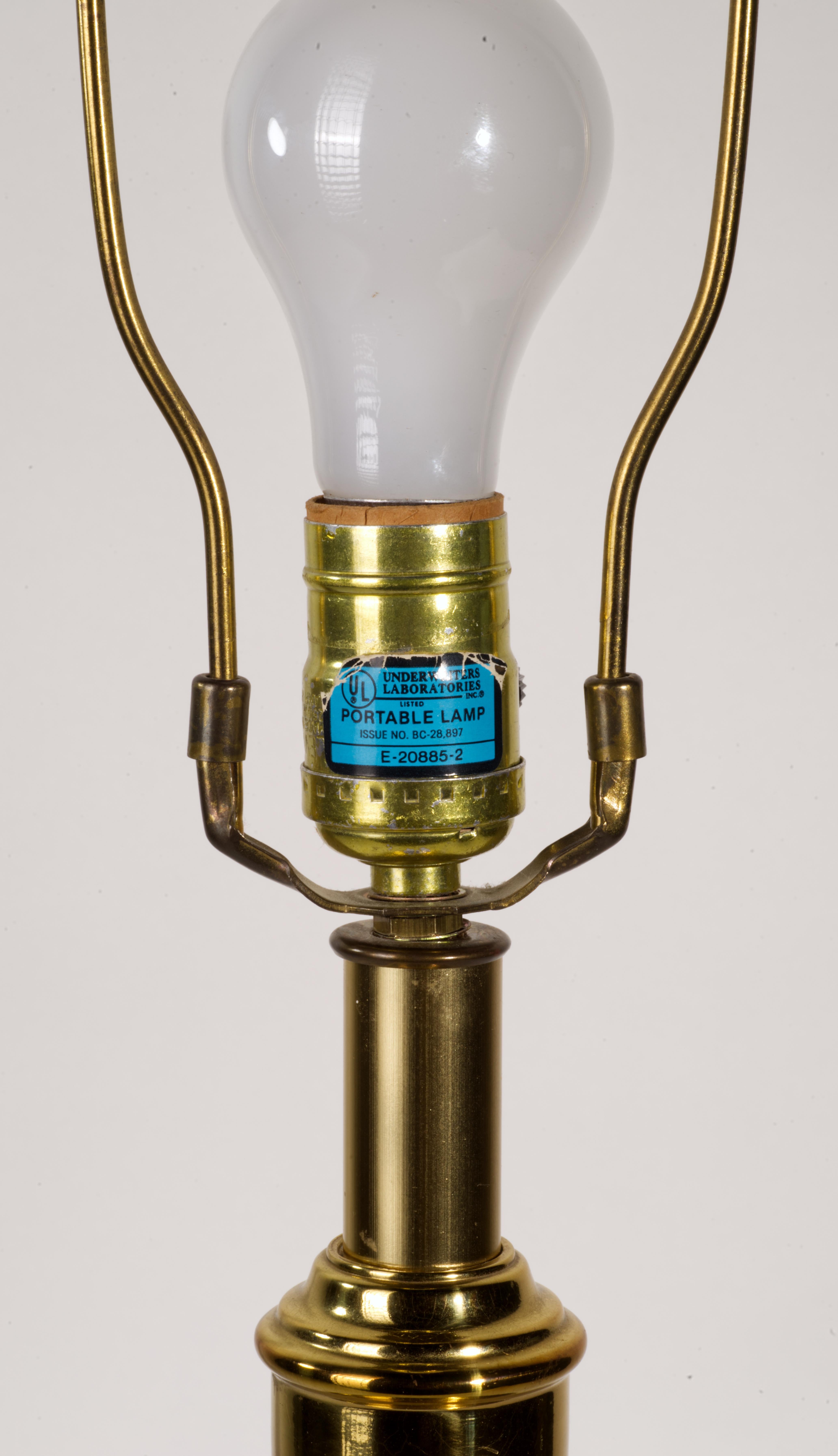 20ième siècle Lampe de table sculpturale Stiffel, céramique et laiton, mi-siècle moderne en vente