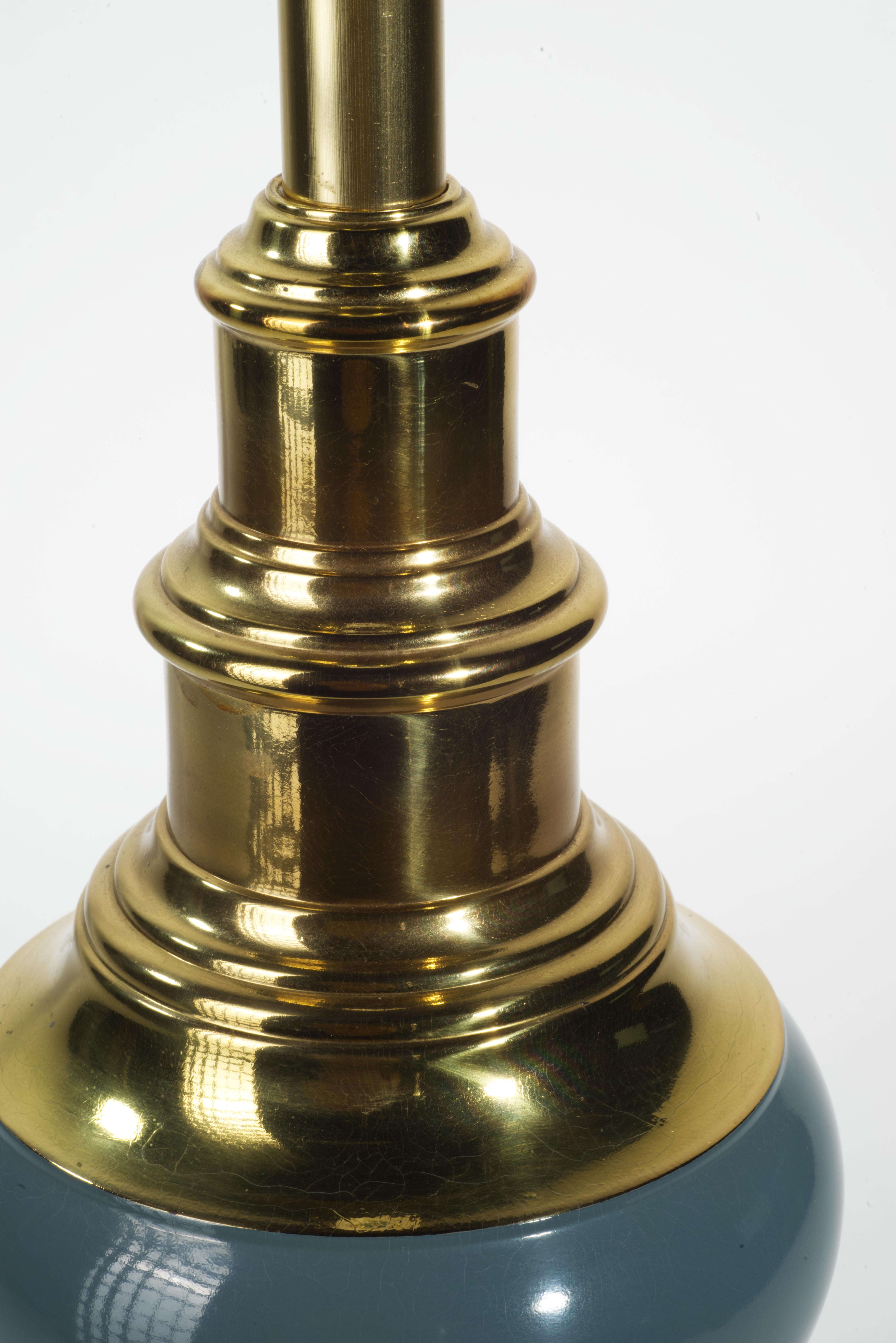 Laiton Lampe de table sculpturale Stiffel, céramique et laiton, mi-siècle moderne en vente