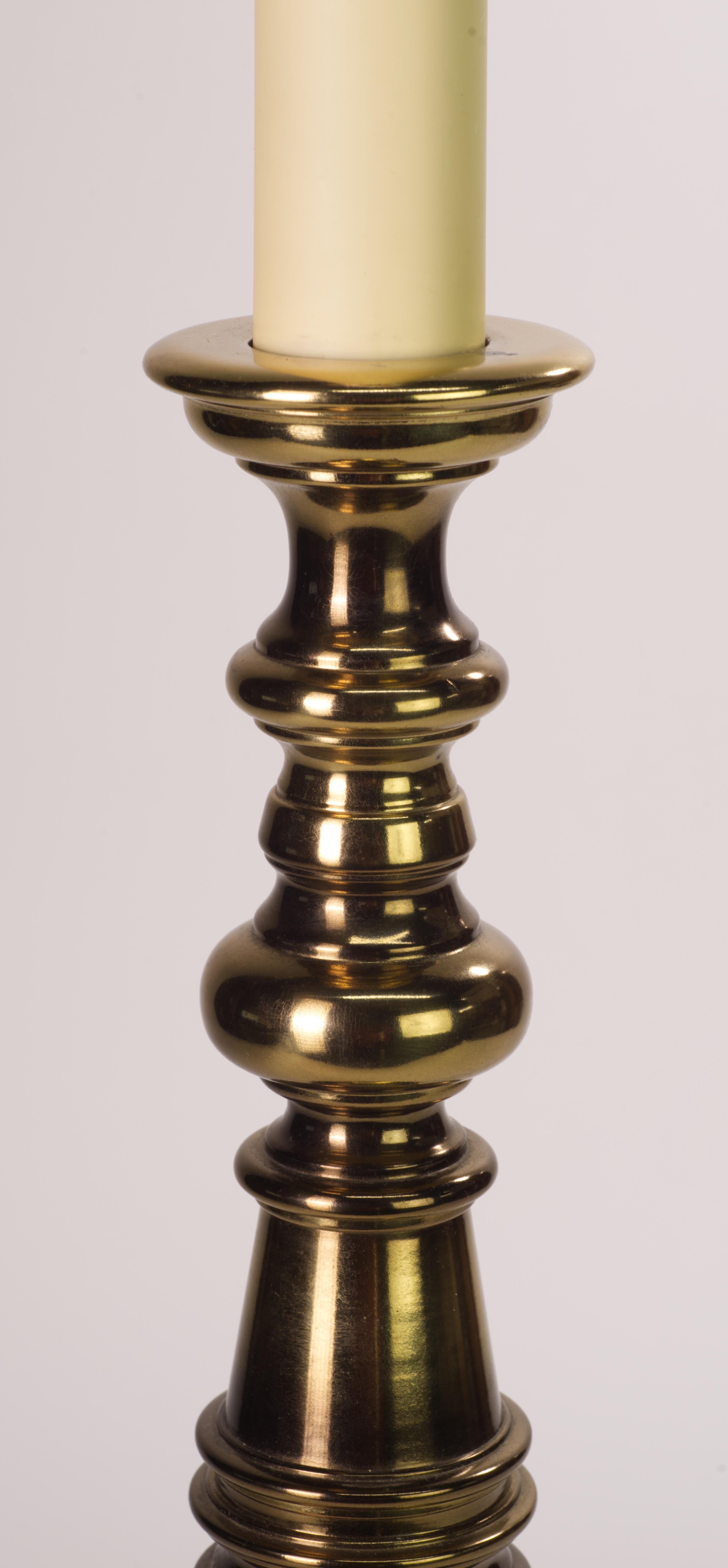 Stiffel Tall Sculptural Brass Table Lamp In Good Condition For Sale In Clifton Springs, NY