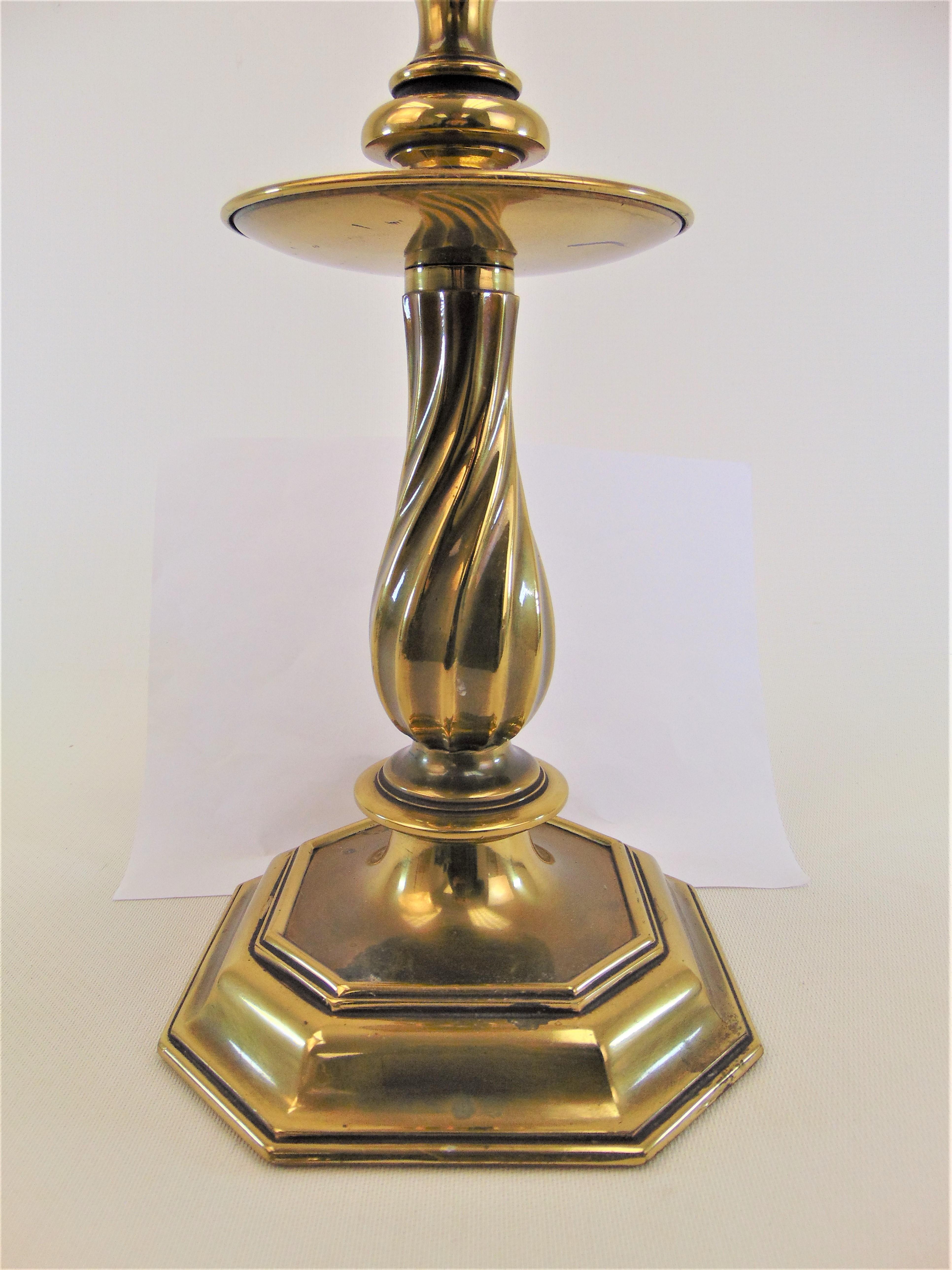 Stiffel Traditional Style Brass Candlestick Table Lamp In Good Condition For Sale In Tulsa, OK