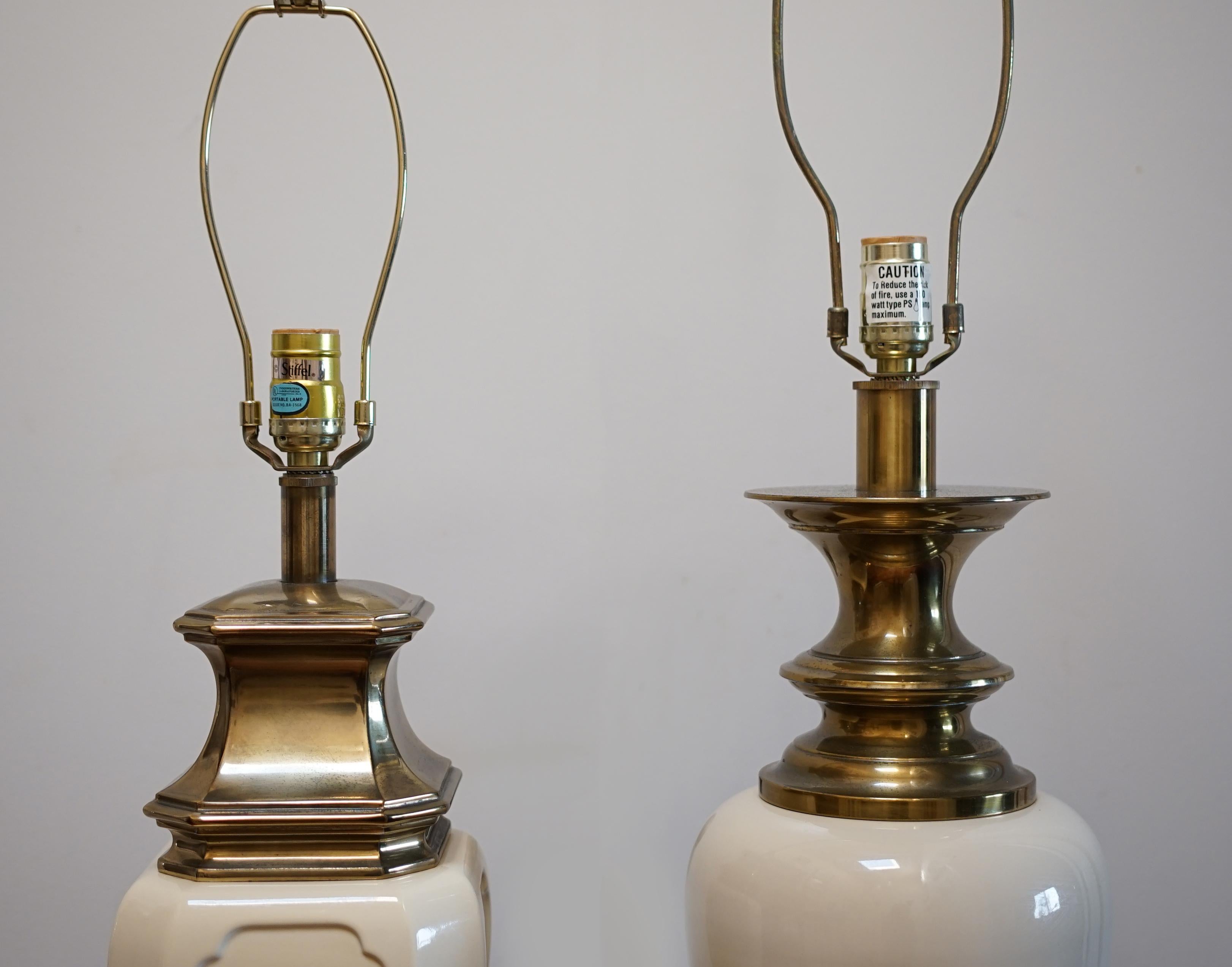 Stiffel Vintage Assembled Set of Egg Shell Ceramic and Brass Table Lamps (Lampe de table en céramique et laiton) Bon état - En vente à Lomita, CA