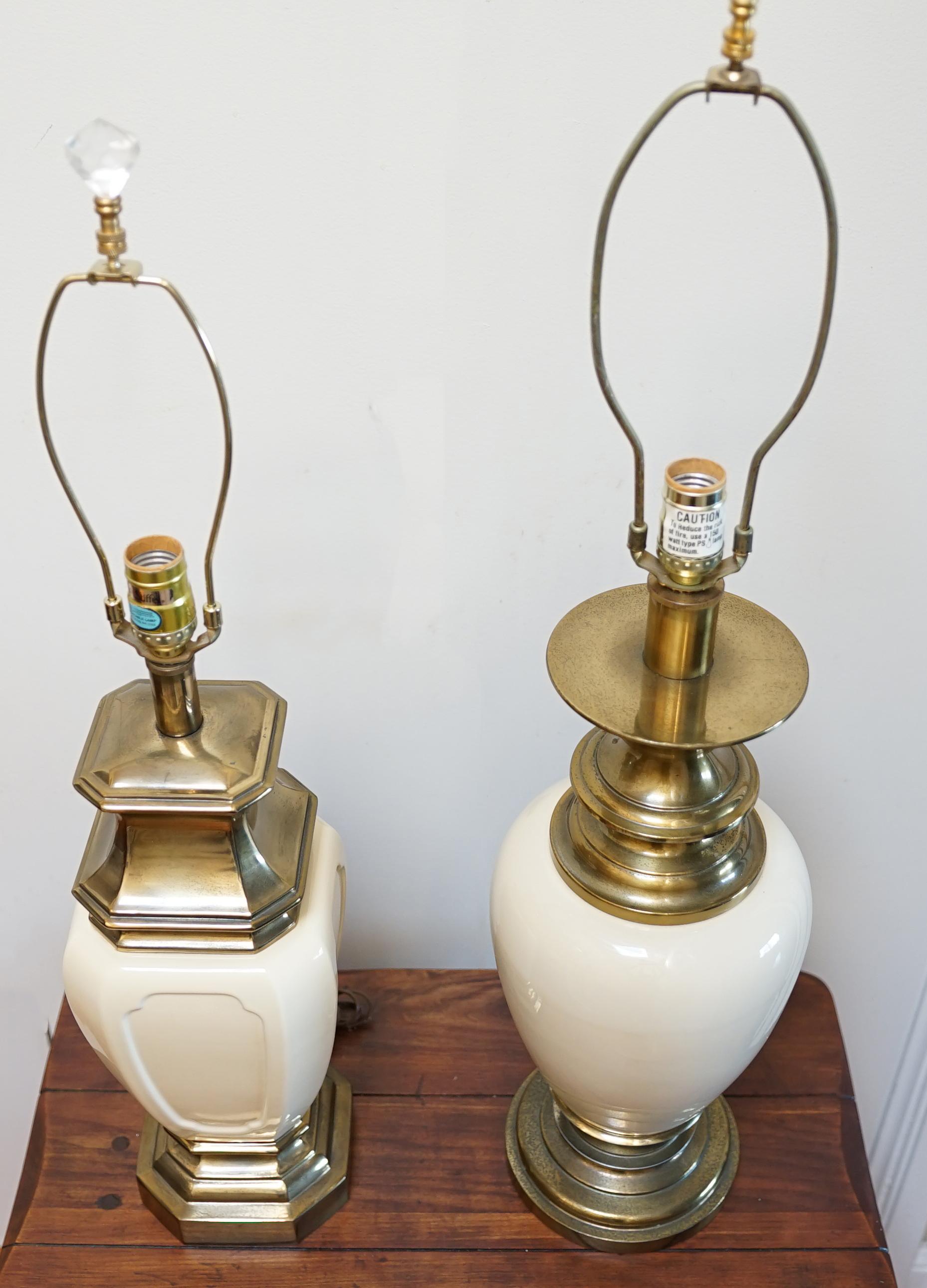 20ième siècle Stiffel Vintage Assembled Set of Egg Shell Ceramic and Brass Table Lamps (Lampe de table en céramique et laiton) en vente