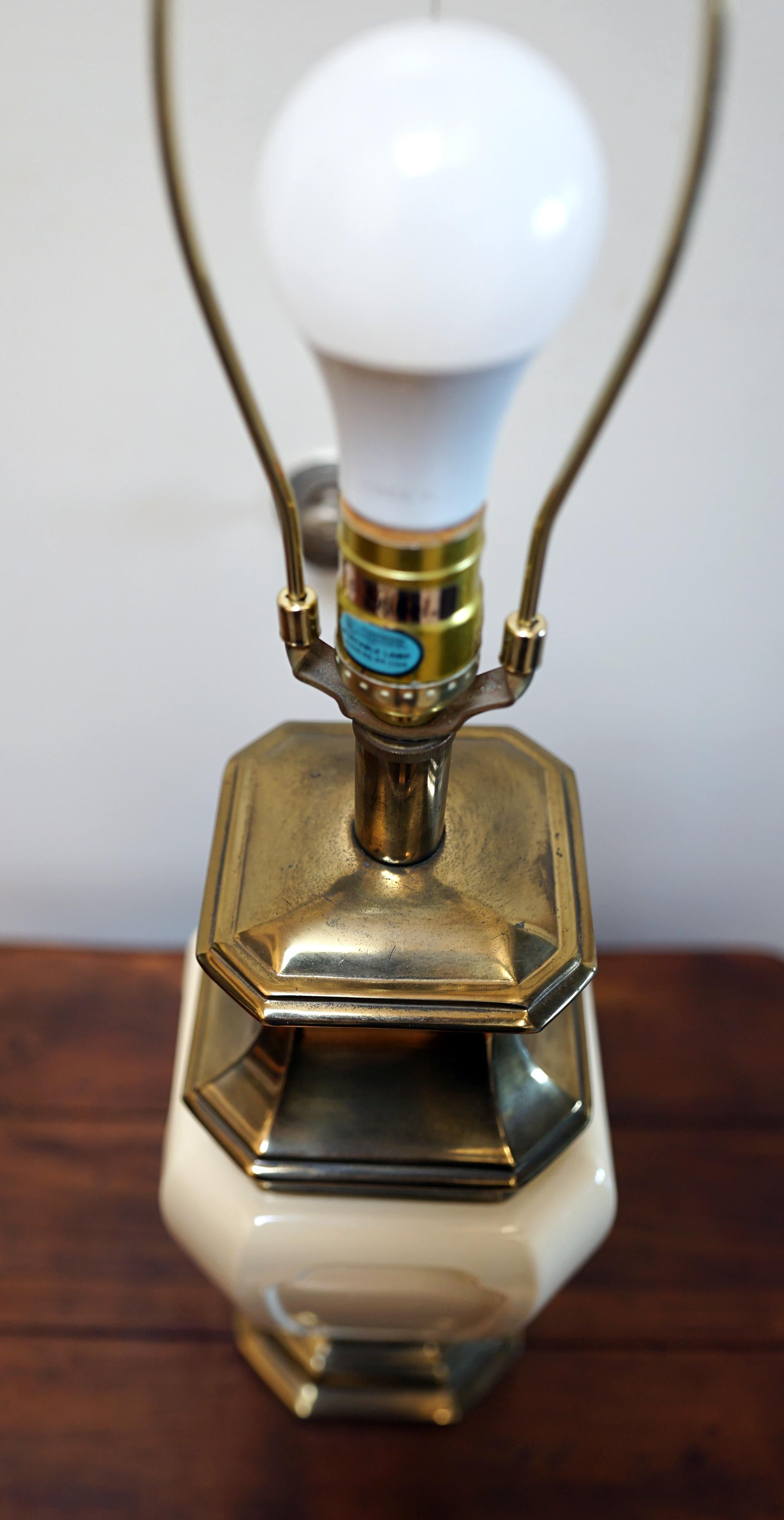 Stiffel Vintage Assembled Set of Egg Shell Ceramic and Brass Table Lamps (Lampe de table en céramique et laiton) en vente 1