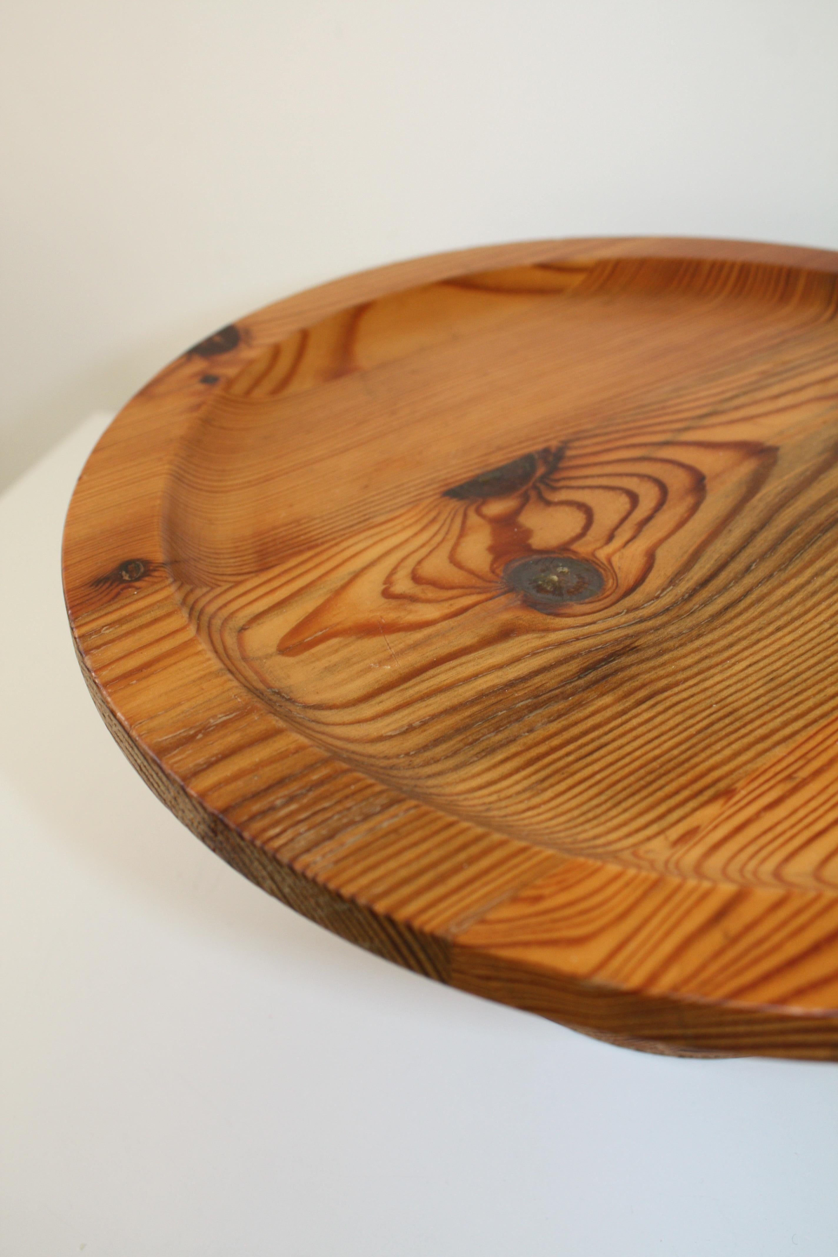 Stig Johansson, Smålandsslöjd, Plato de madera de pino, Plato para tartas, Suecia, 1960/setenta Madera en venta