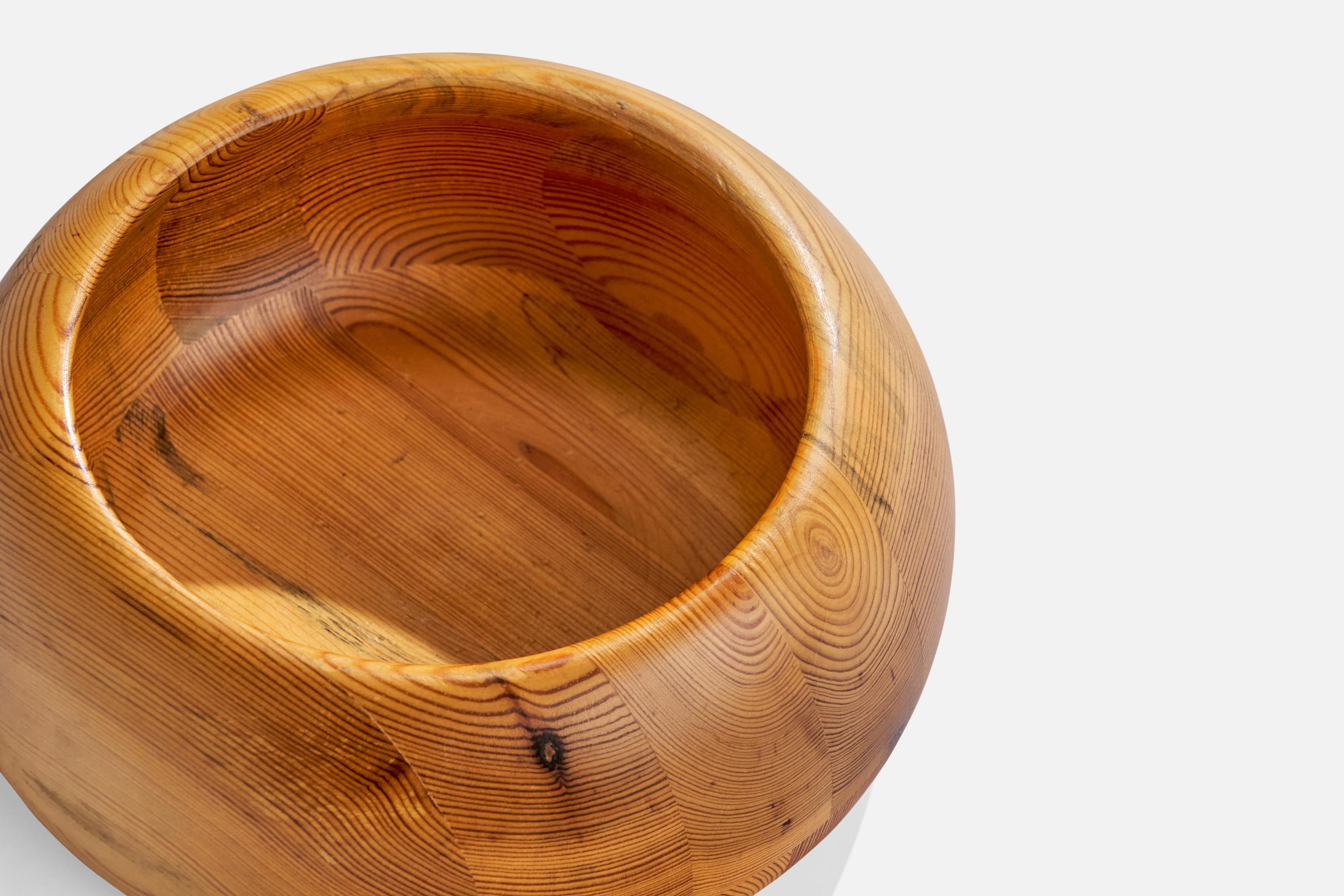 Stig Johnsson, Bowl, Pine, Sweden, 1970s In Good Condition For Sale In High Point, NC