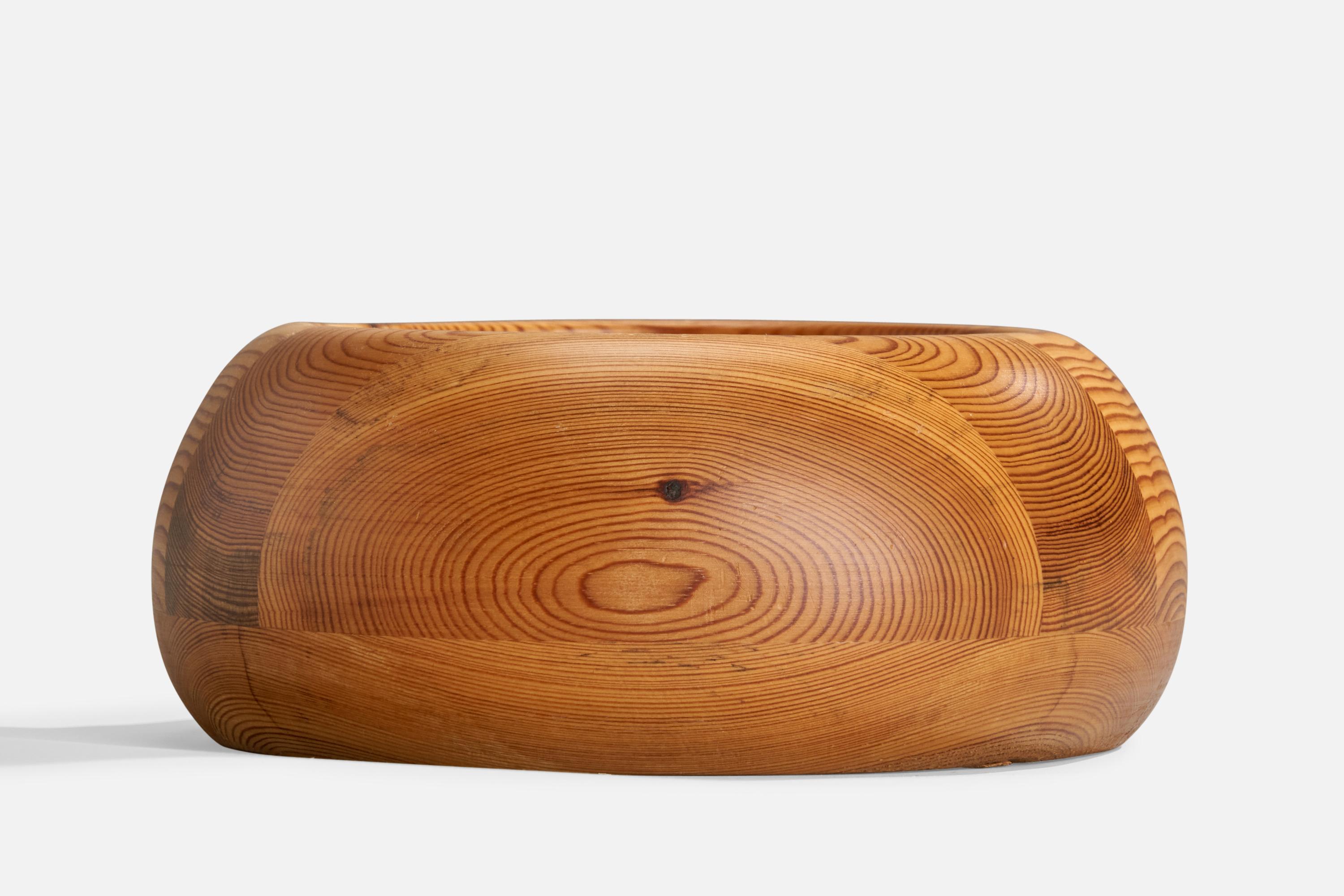 Stig Johnsson, Bowl, Pine, Sweden, 1970s In Good Condition For Sale In High Point, NC